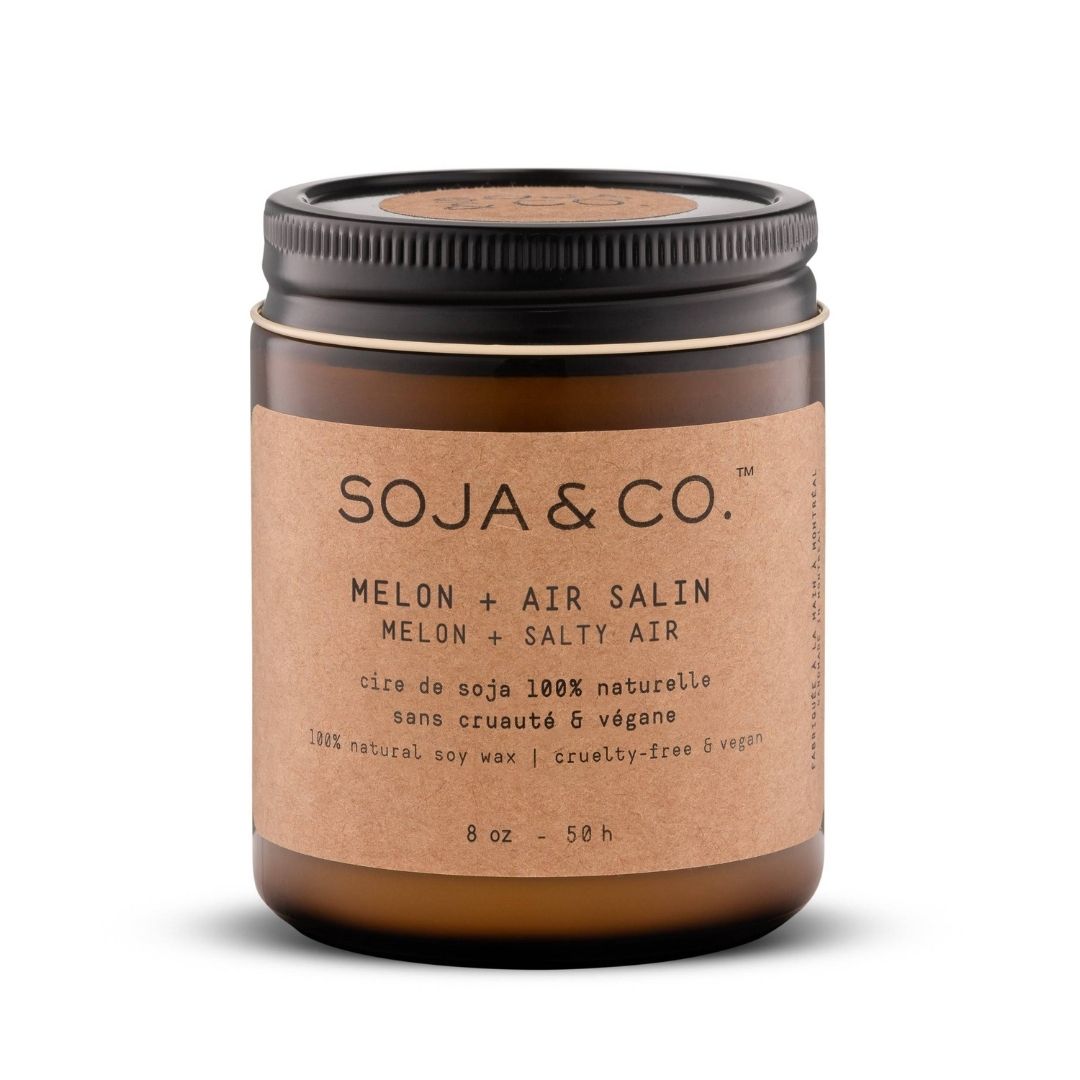 Retrouvez une fragrance fruitée et rafraîchissante aux notes de melon, agrumes, air salin, noix de coco et bois détrempé.