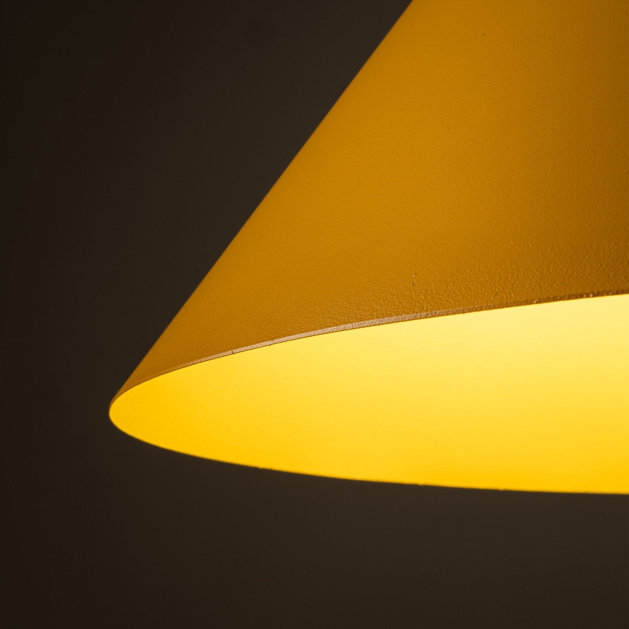 Suspension CONO | 1 lumière | Métal peint | Design moderne minimaliste | Luminaire contemporain | Très grand format - Les Trouvailles de JustineLumoCraftsNoir