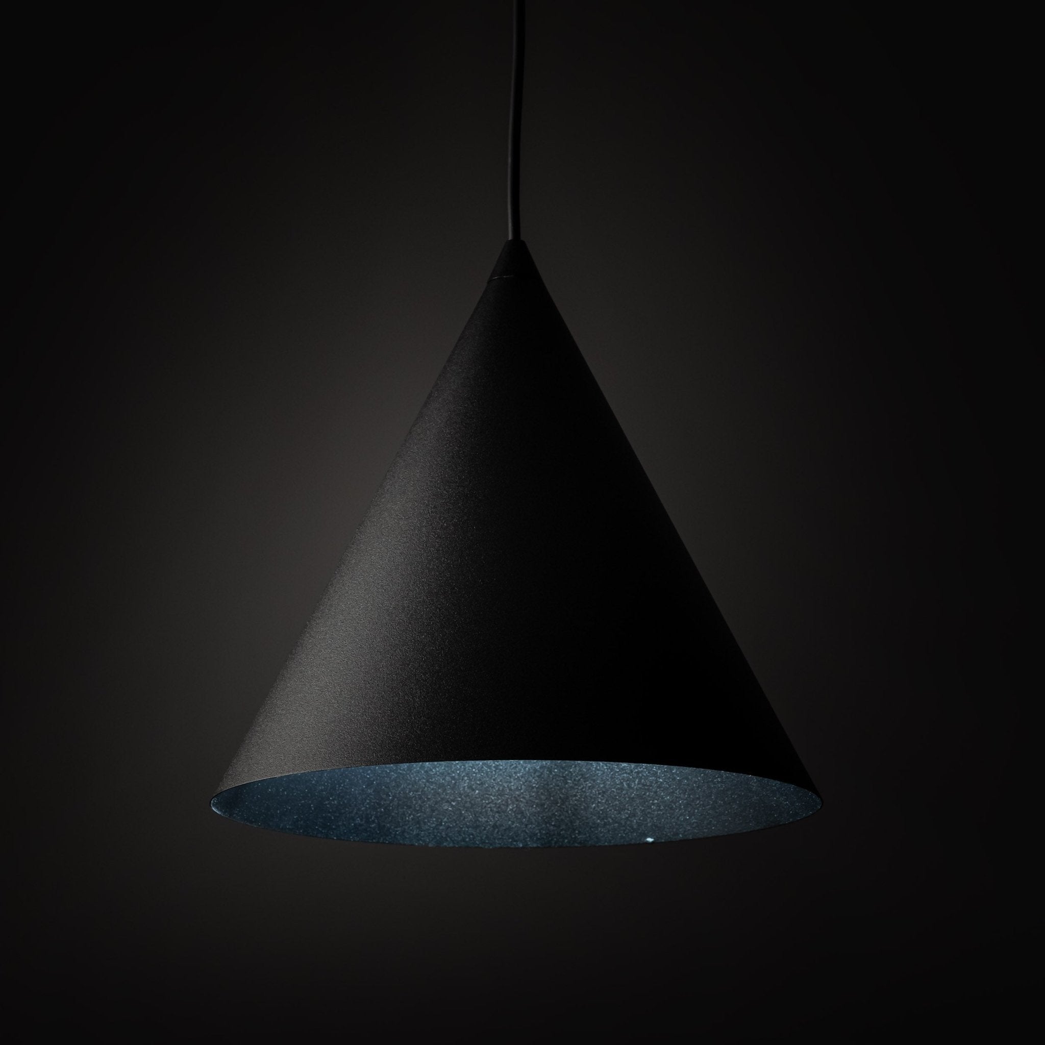 Suspension CONO | Format Moyen | 1 lumière | Métal peint | Design moderne minimaliste | Luminaire contemporain - Les Trouvailles de JustineLumoCraftsBlack