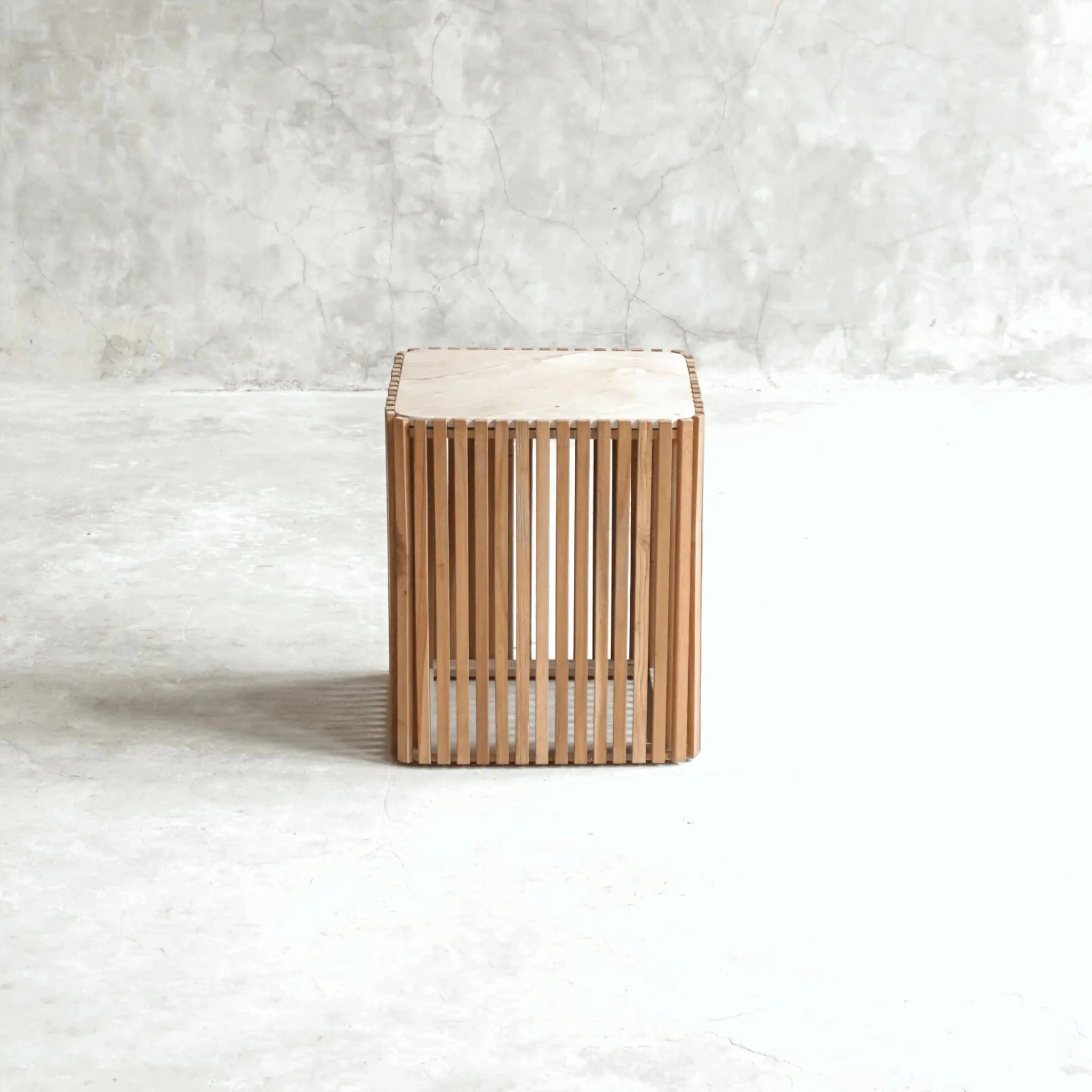 Table carrées Eastwood | Bois de teck & Grès - Les Trouvailles de JustineTables d'appointCRUSOË