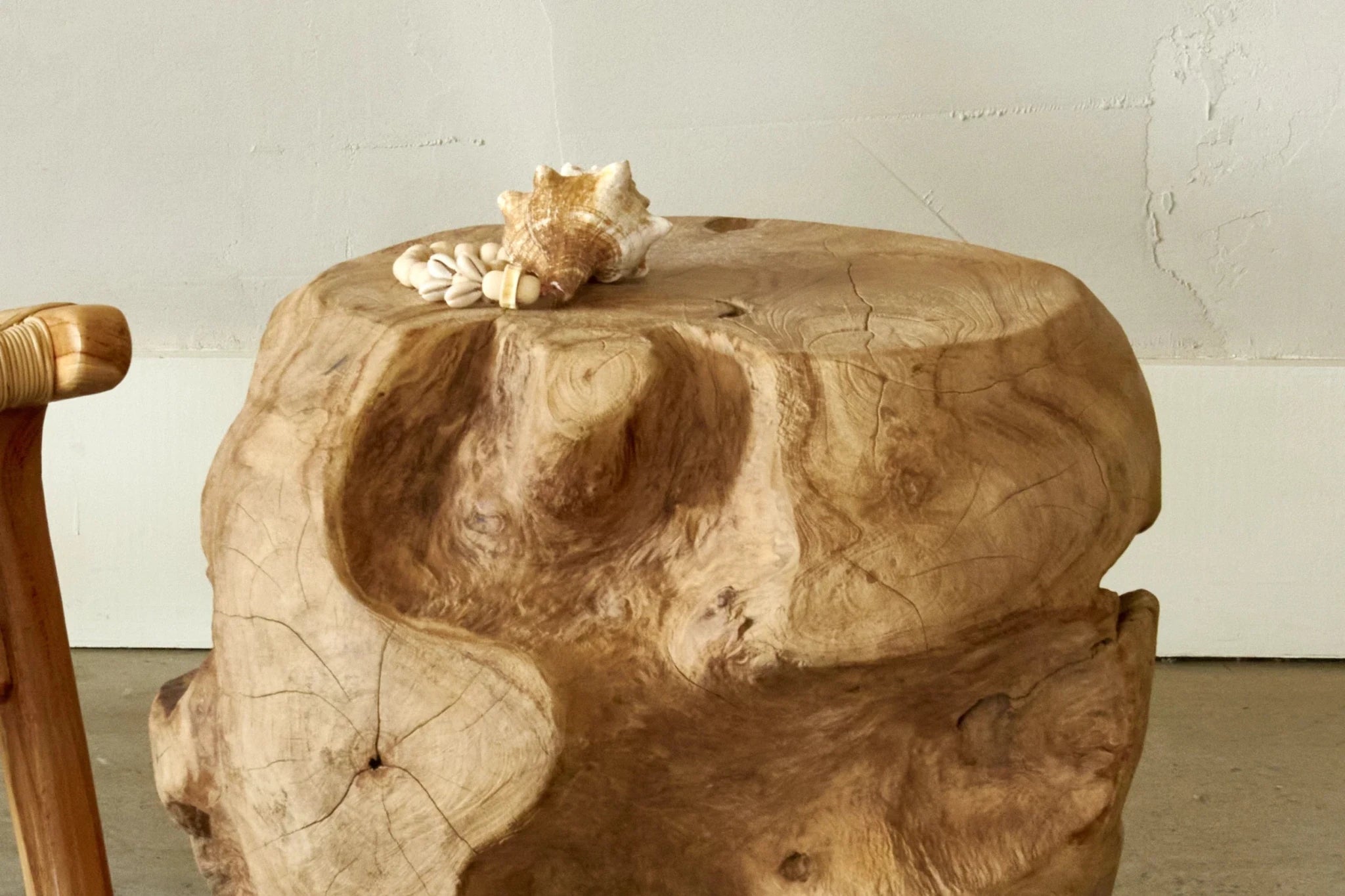 Table d’Appoint Erosion en Teck Indonésien Ancien - Les Trouvailles de JustineTables d'appointCRUSOË