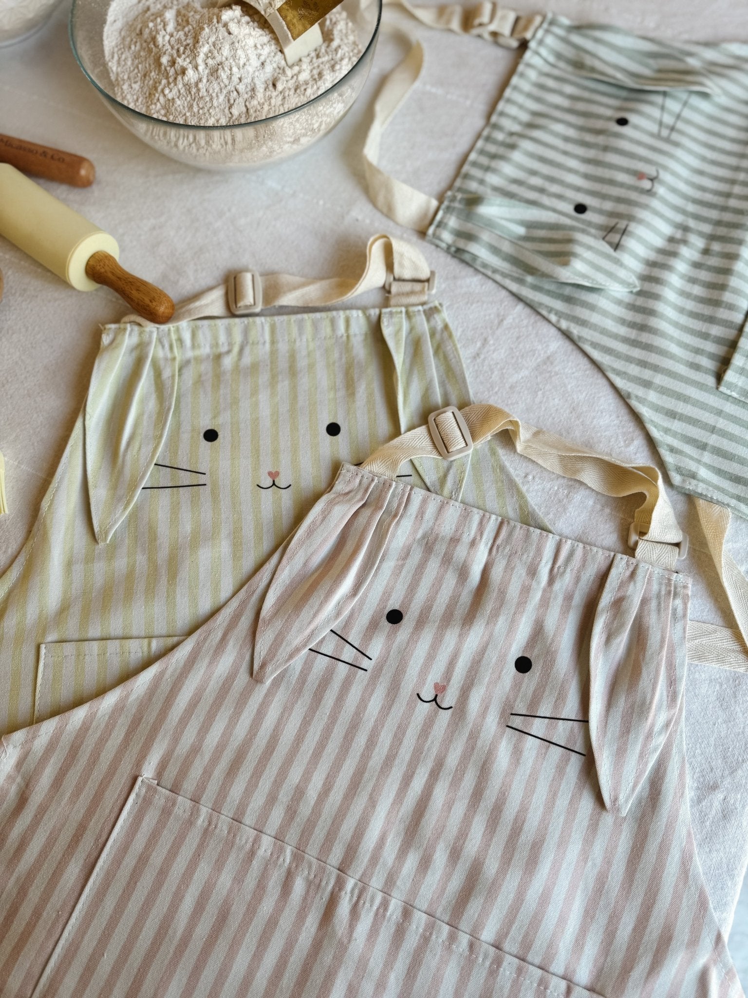 Tablier de cuisine pour petit chef - 2 ans et plus - Les Trouvailles de JustineBébés et tout - petitsMicassoandcoVieux rose