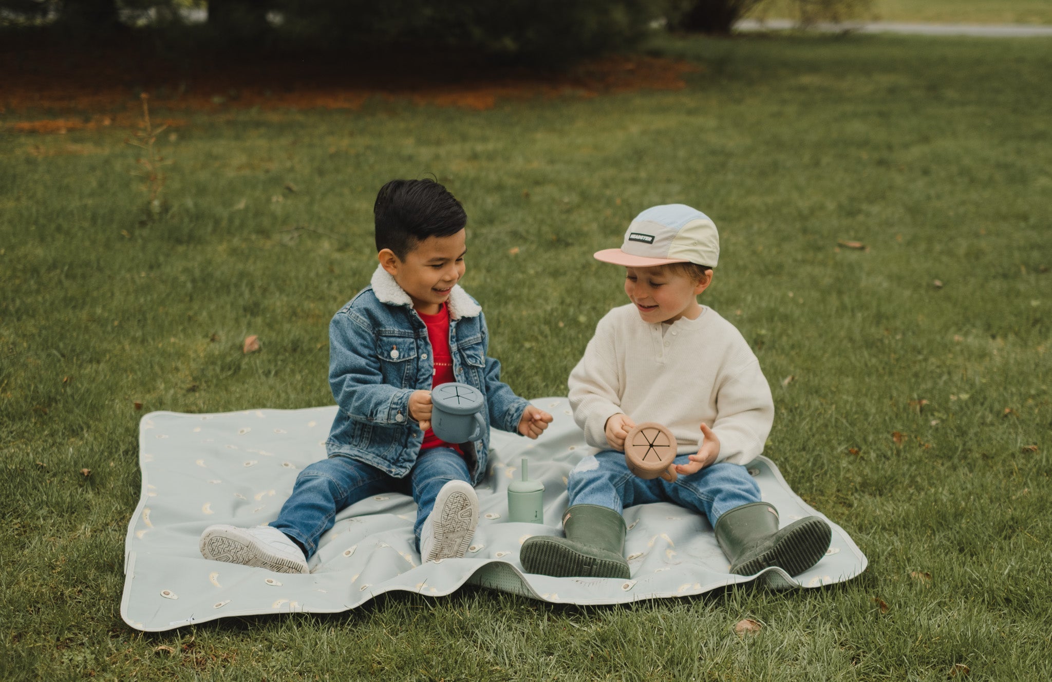 Tasse d'apprentissage 2 en 1 pour collation et liquide - Les Trouvailles de JustineMicassoandcoCaramel