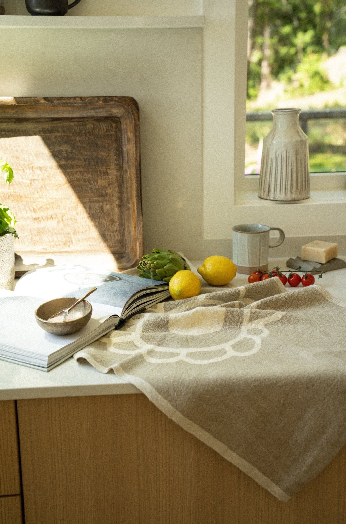 Tasse Luca en grès façonnée à la main | Design sculptural et fini réactif | Indaba - Les Trouvailles de JustineIndaba Home