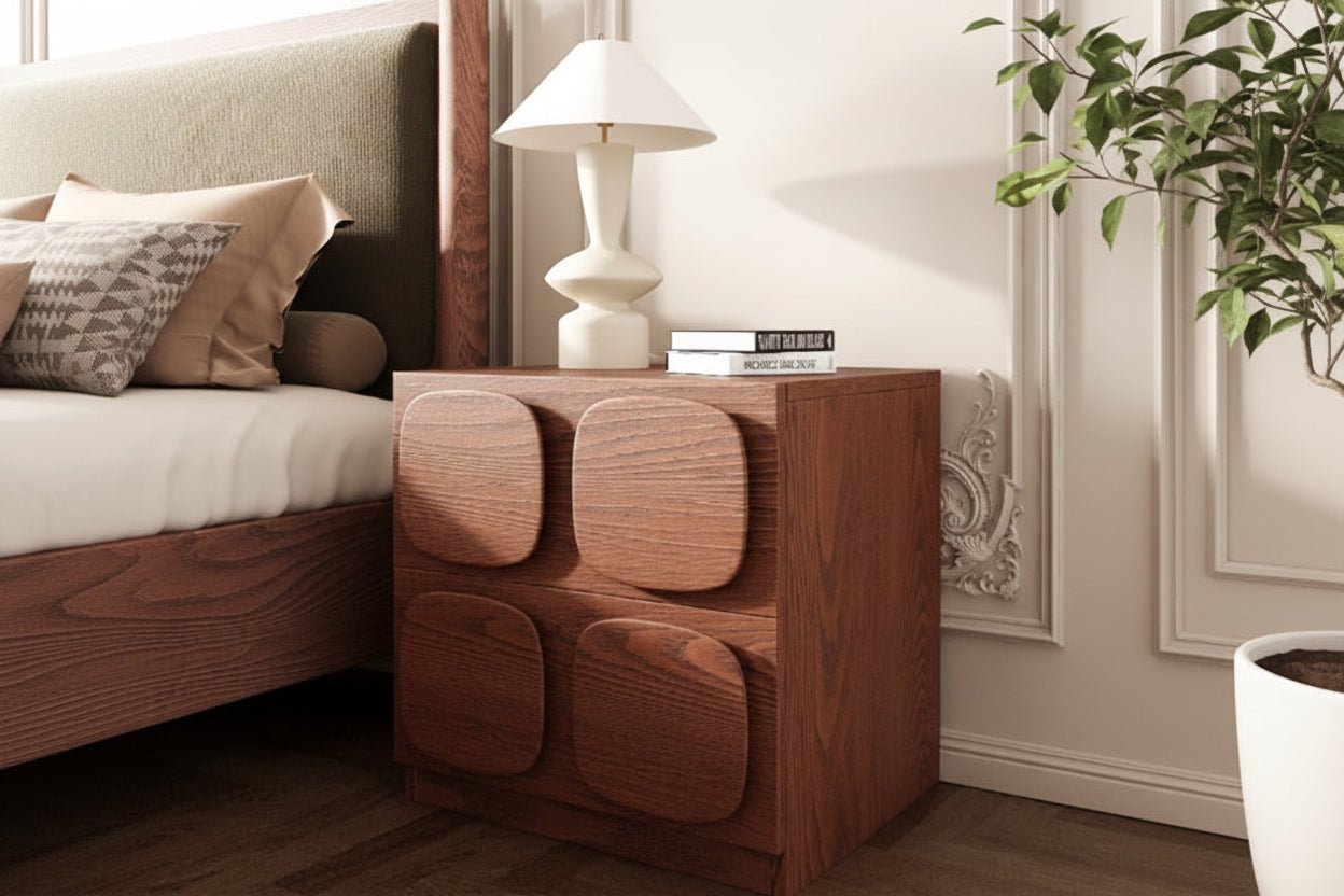 Table de chevet St. Stephen | Chêne massif teinté | Design géométrique
