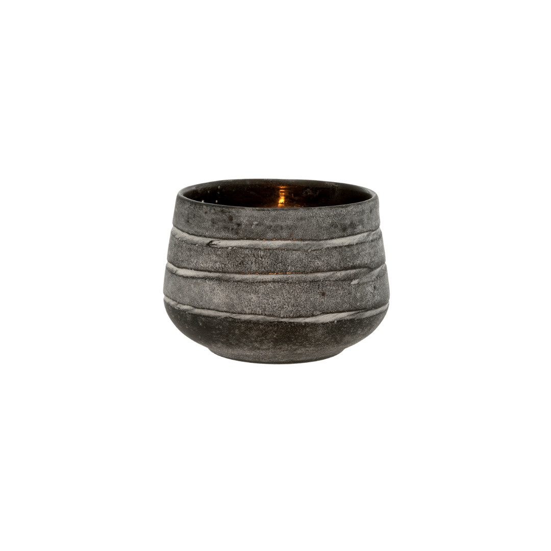 Petit vase en verre soufflé noir mat, lignes horizontales, ouverture évasée