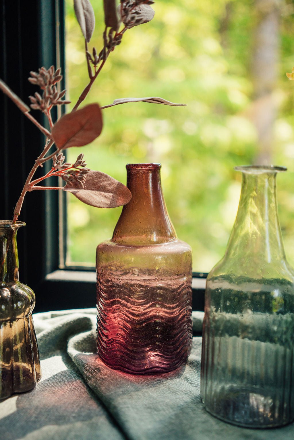 Vase Bouteille en Verre Recyclé | Violet - Les Trouvailles de JustineIndaba Home