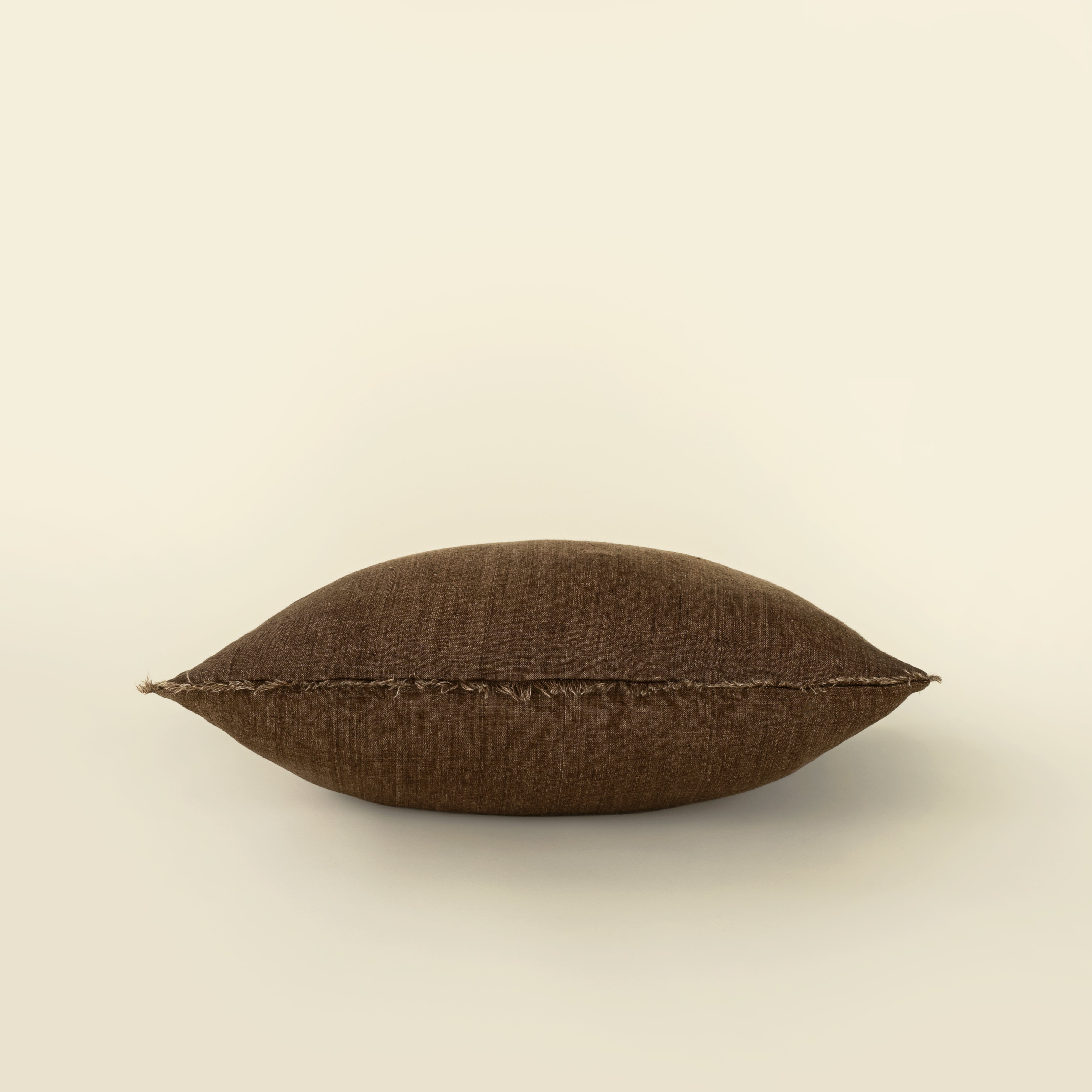 Coussin décoratif en lin Lina mocha 20 x 20 | Lin belge durable | Indaba