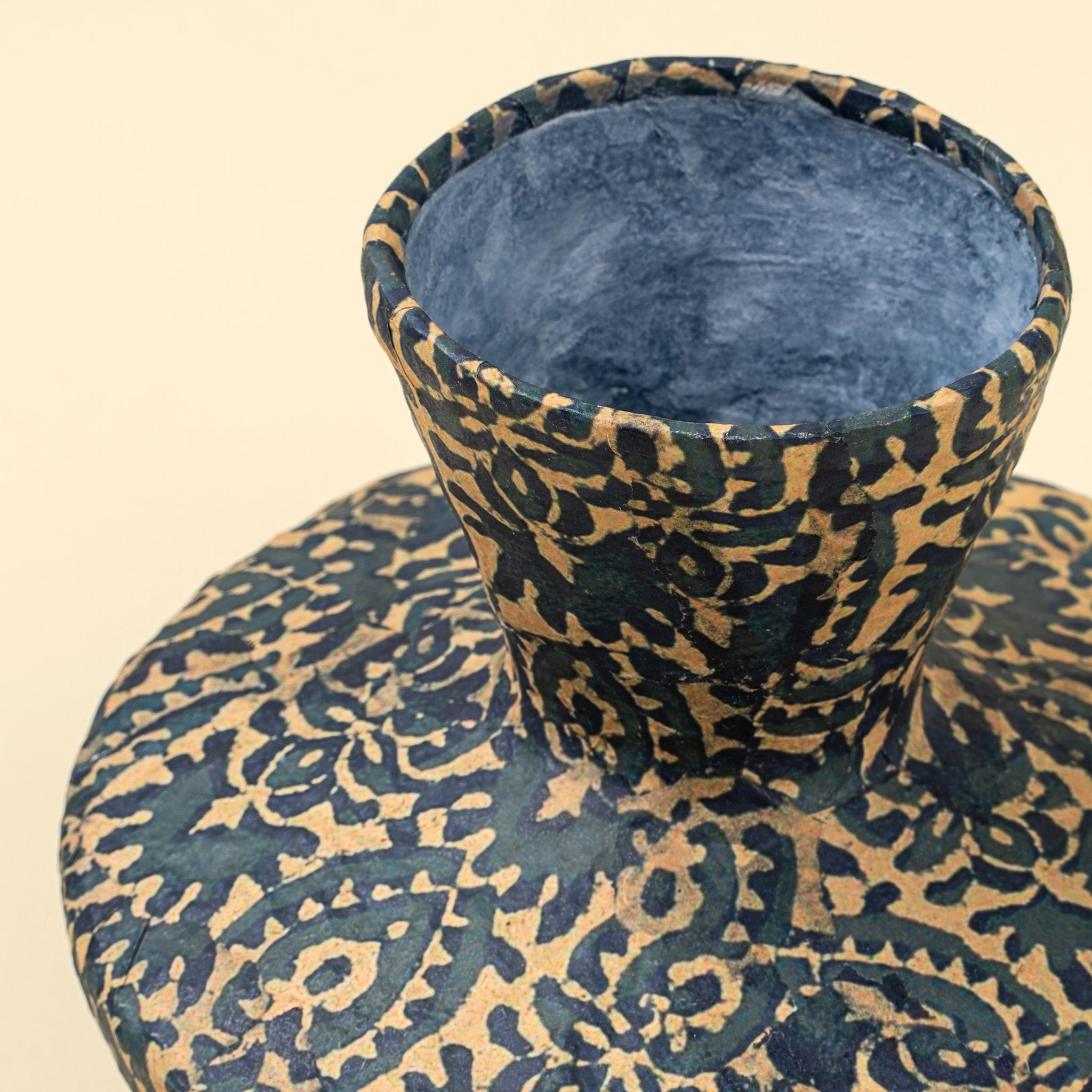 VASE TROMPETTE EN PAPIER MÂCHÉ À MOTIFS | FAIT À LA MAIN | ÉCORESPONSABLE | INDABA