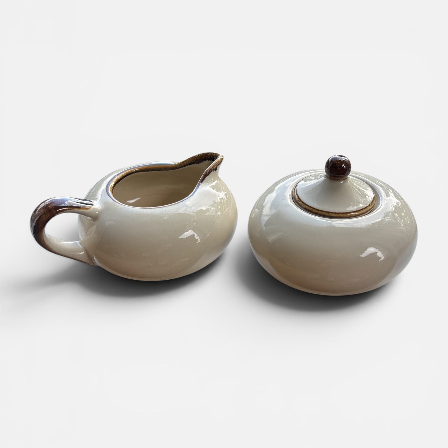 Pot à lait et sucrier Avignon années 70 en porcelaine