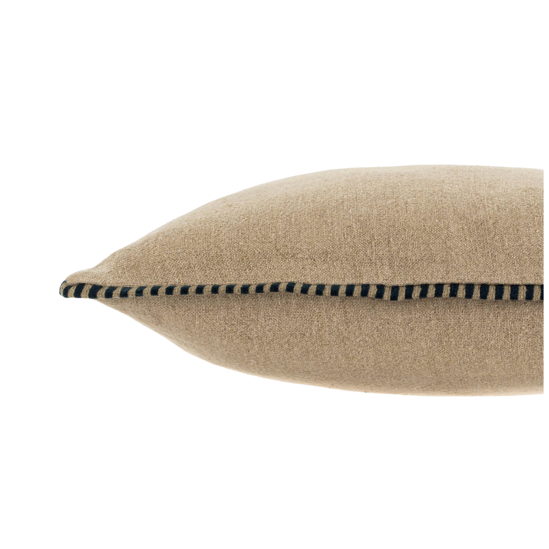 Coussin en lin Honfleur avec passepoil brodé | Indigo