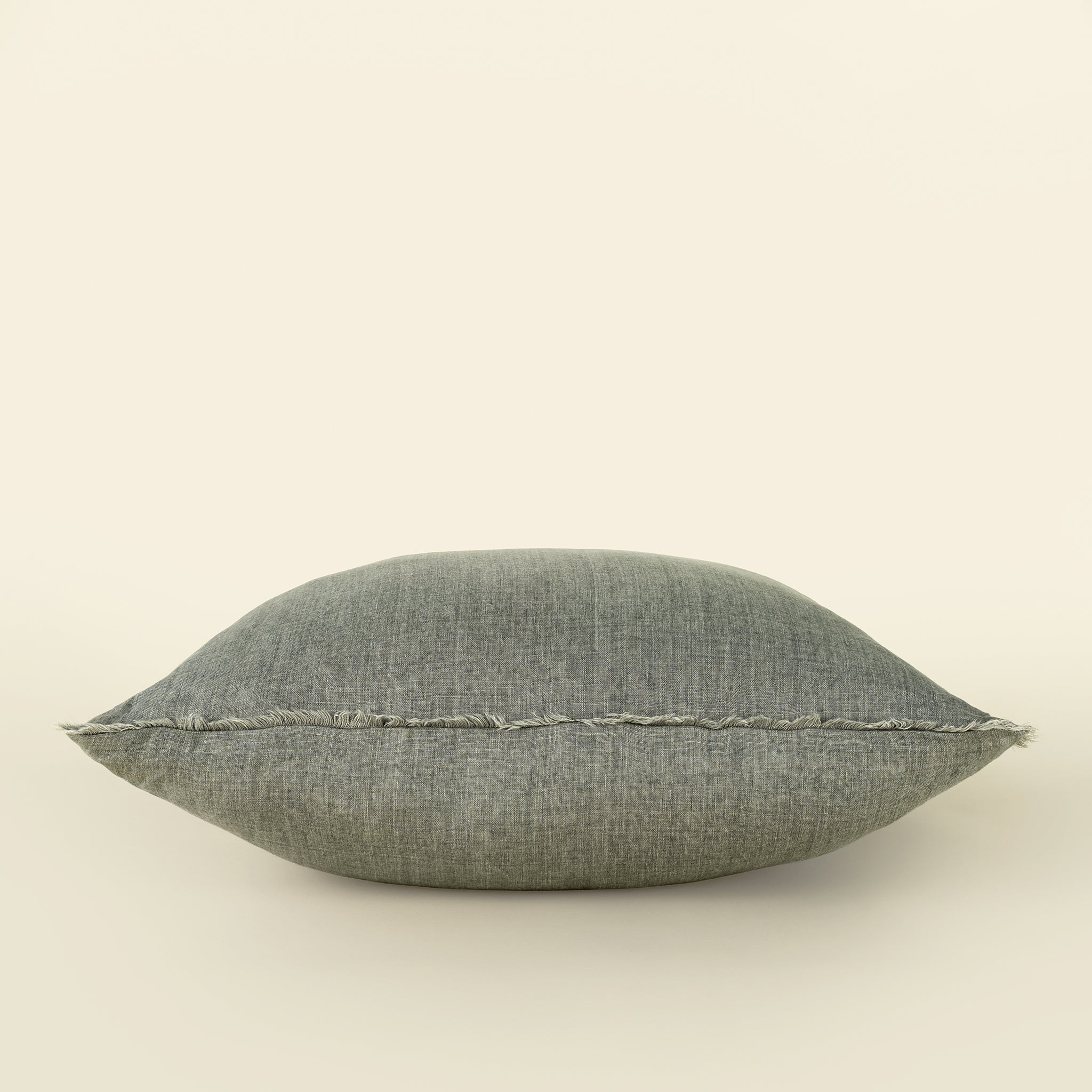 Coussin décoratif en lin Lina gris 24 x 24 | Lin belge durable | Indaba