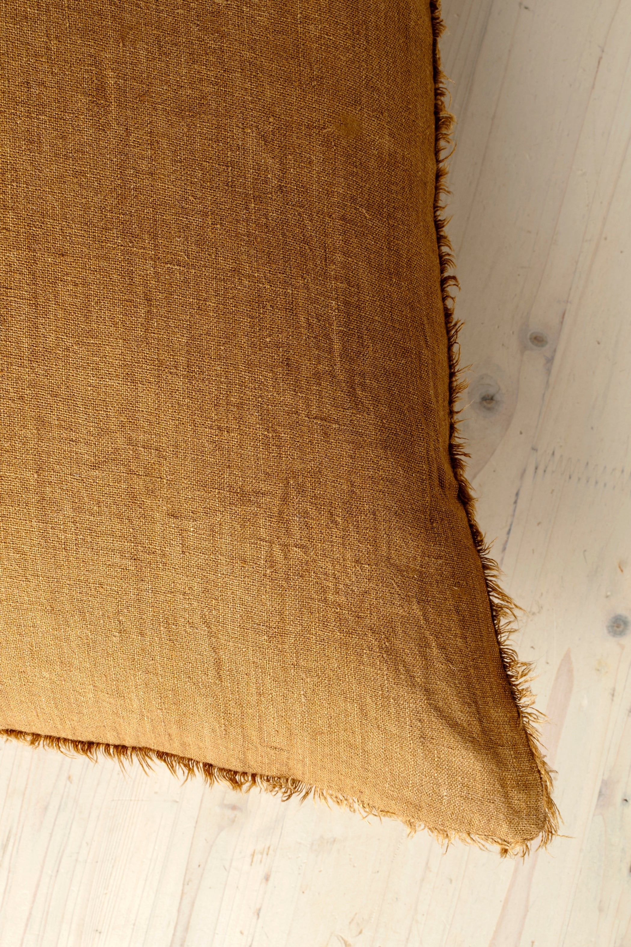 Coussin en Lin Lina Doré | 60x60 cm | Fait à la main