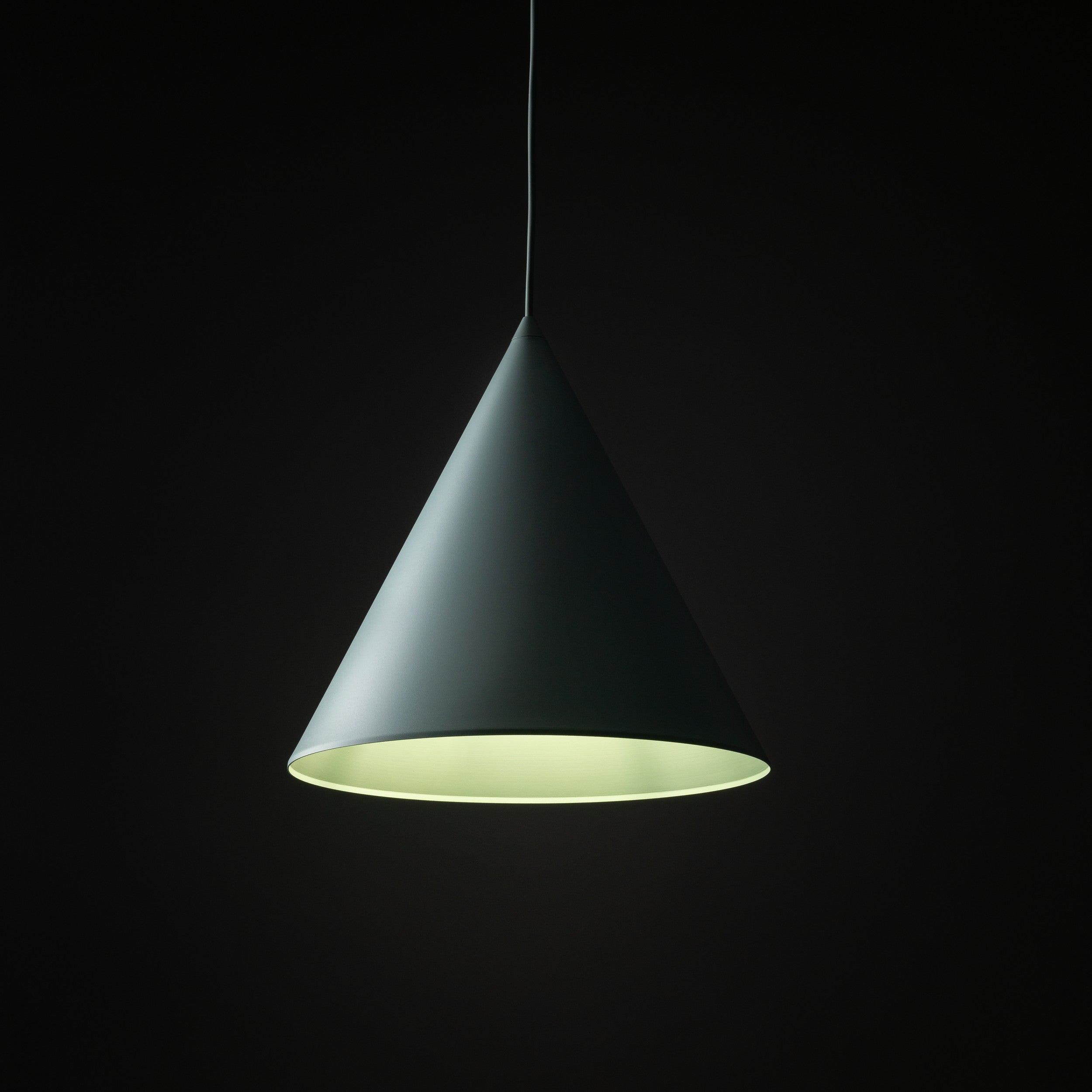 Suspension CONO | Grand format | Design minimaliste moderne | Style loft | LumoCraft