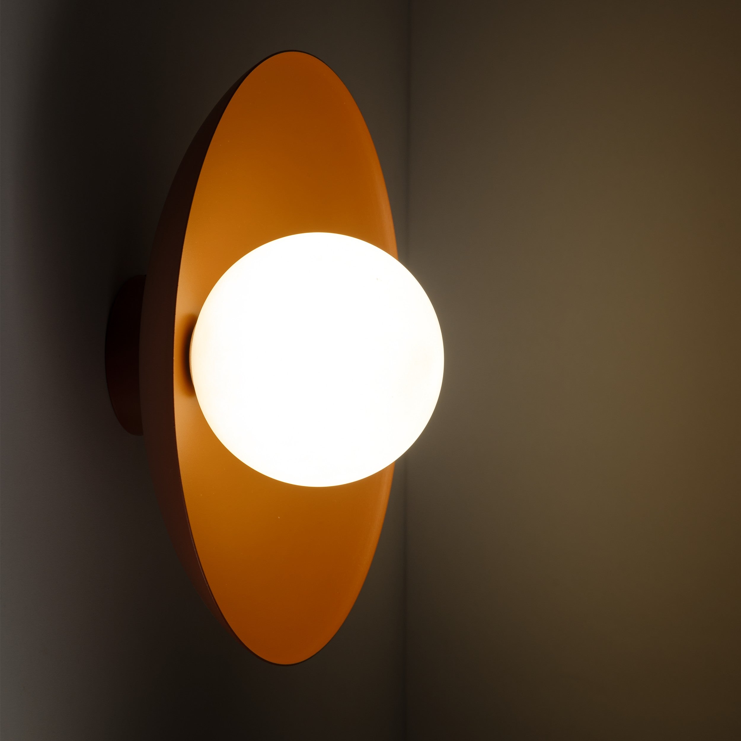 Applique Murale Scandinave SLATE | Métal Peint et Verre Opalin