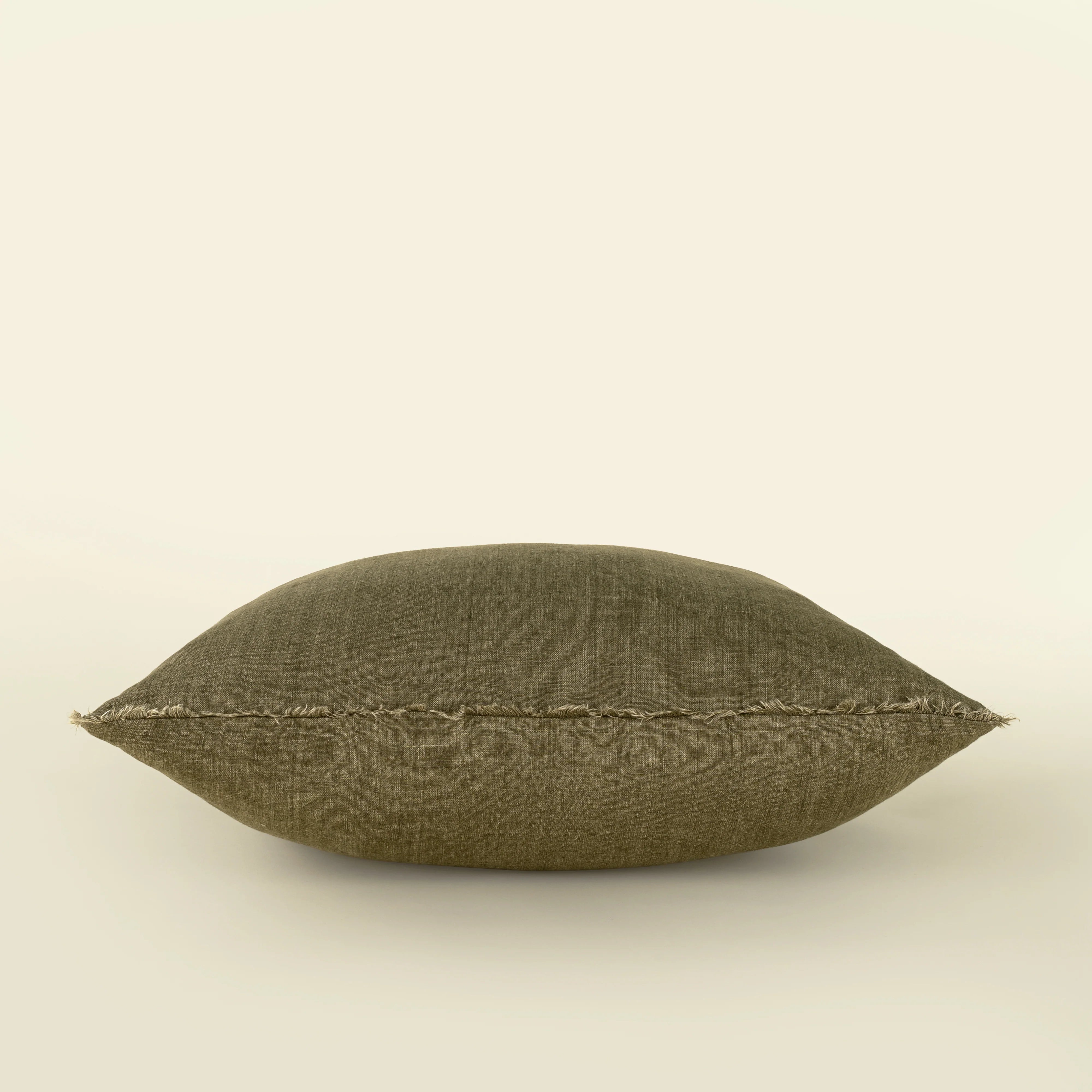 Coussin décoratif en lin Lina kelp 24 x 24 | Lin belge durable | Indaba
