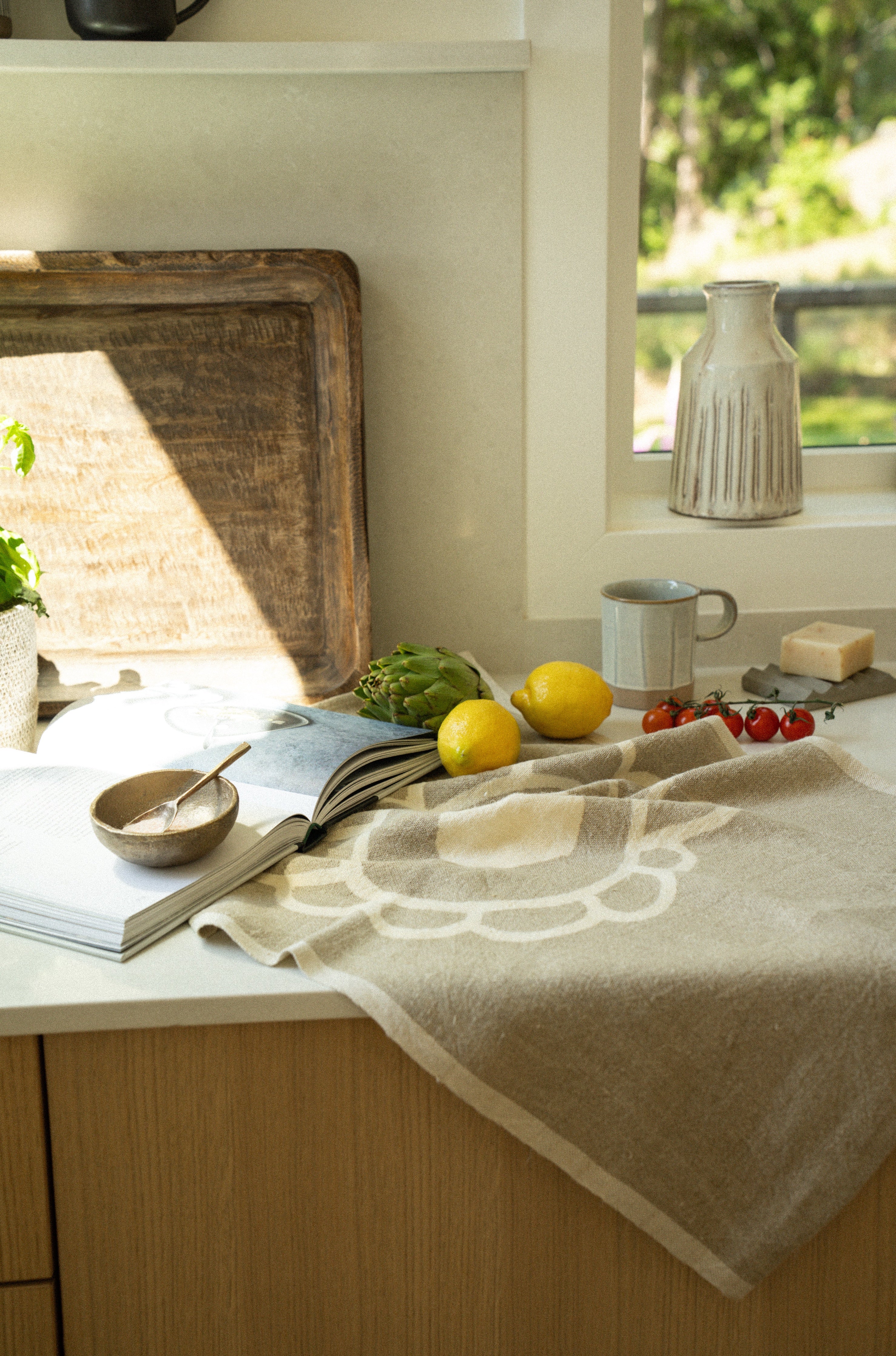 Tasse Luca en grès façonnée à la main | Design sculptural et fini réactif