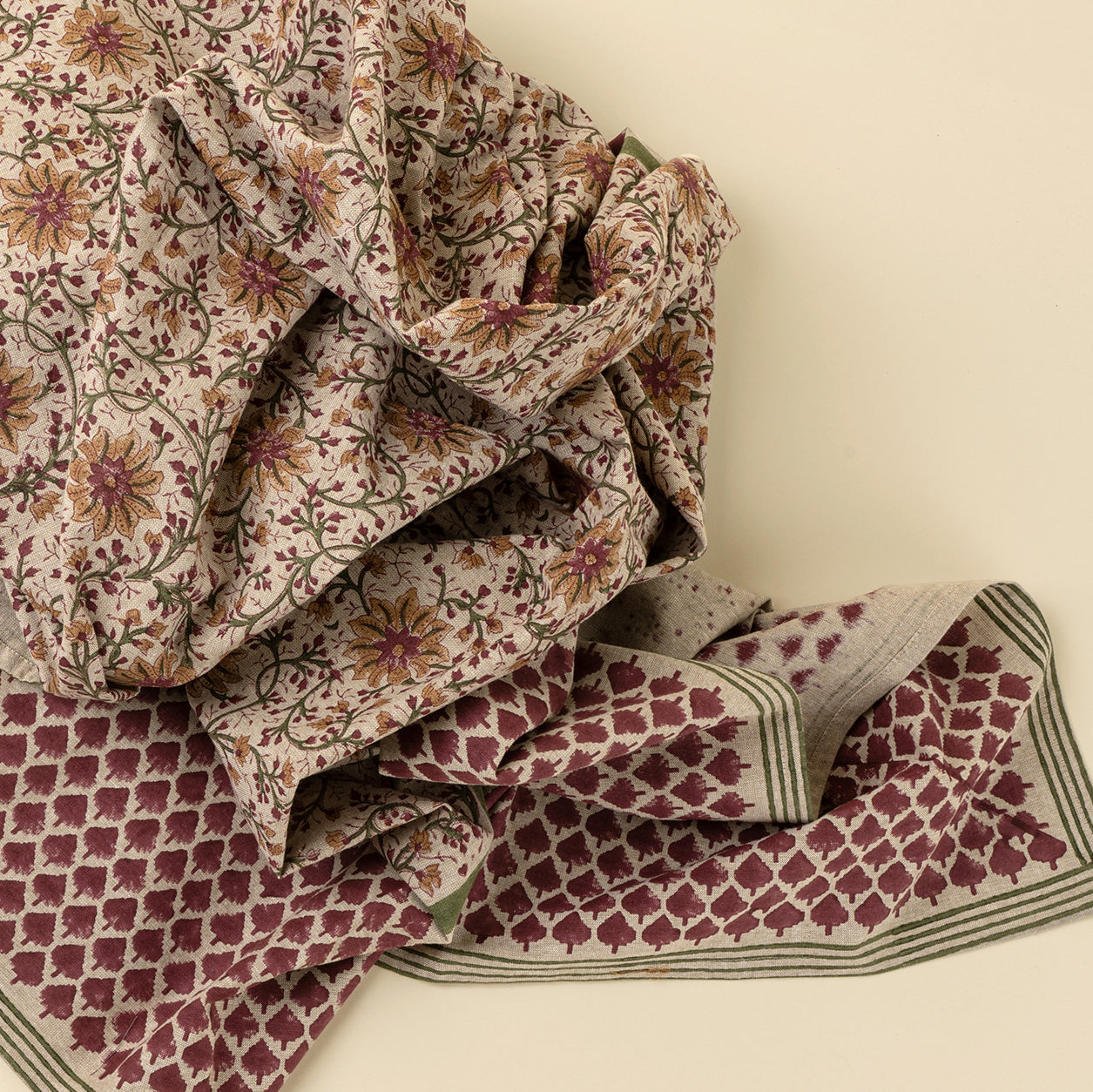 Nappe artisanale motifs floraux élégants