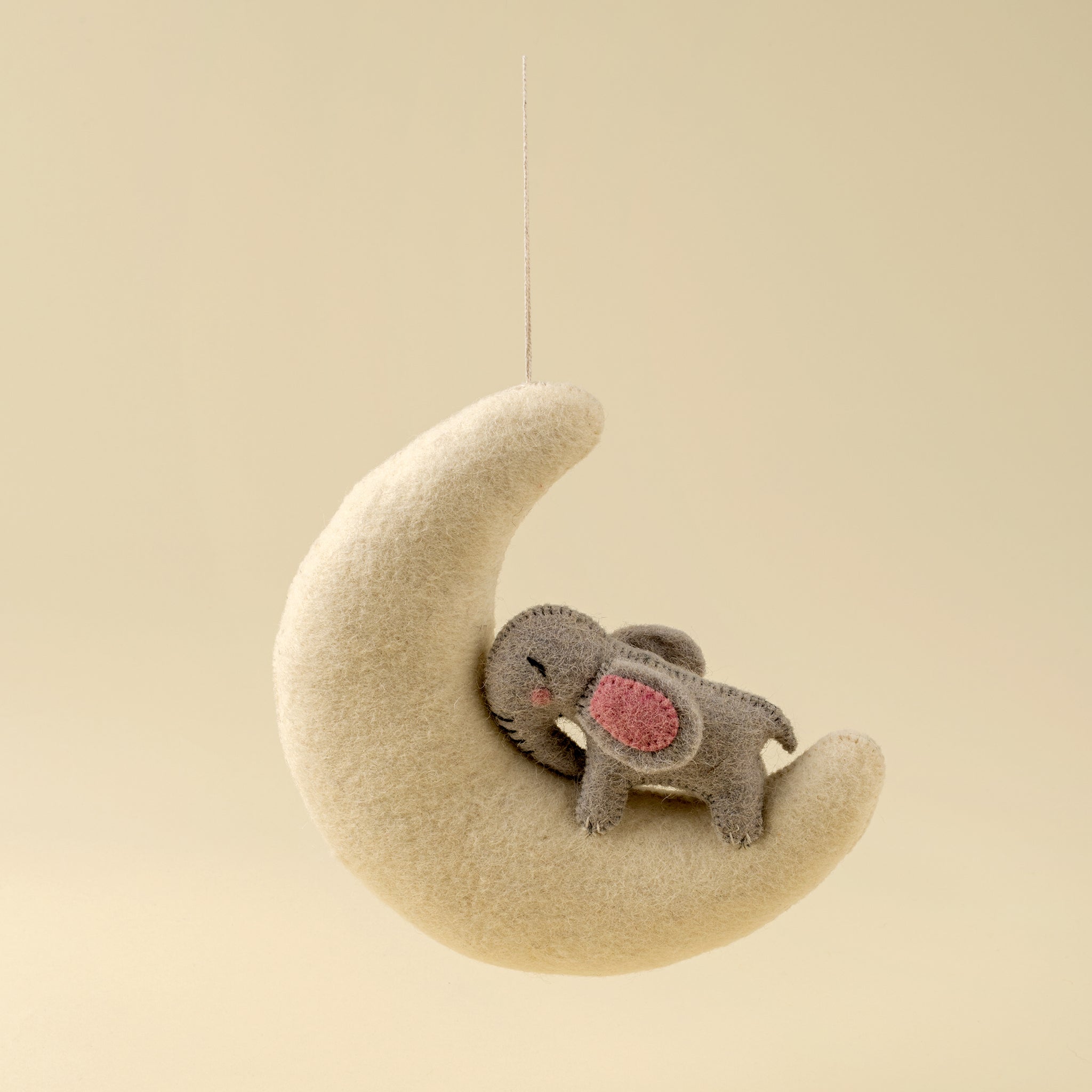Suspension éléphant en feutre pour chambre de bébé