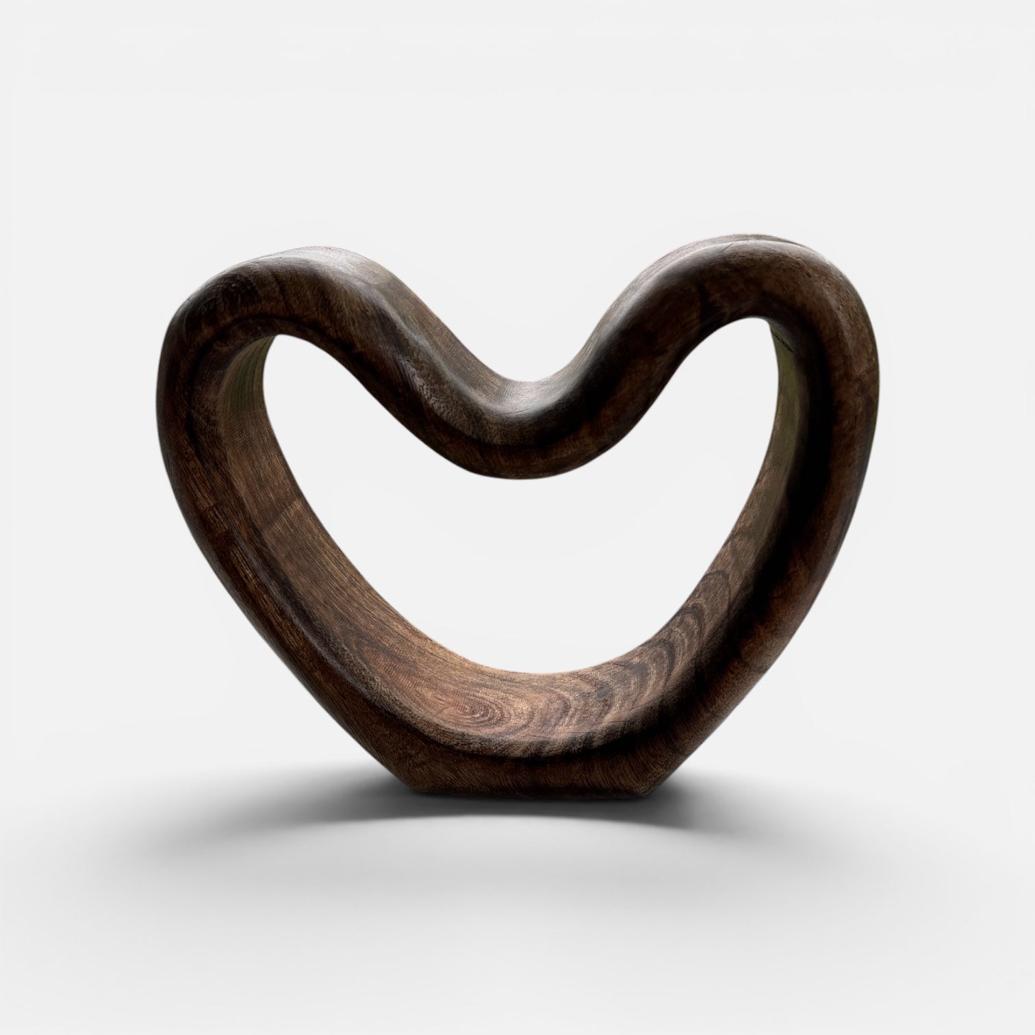 Décoration en bois sculpté forme cœur style artisanal
