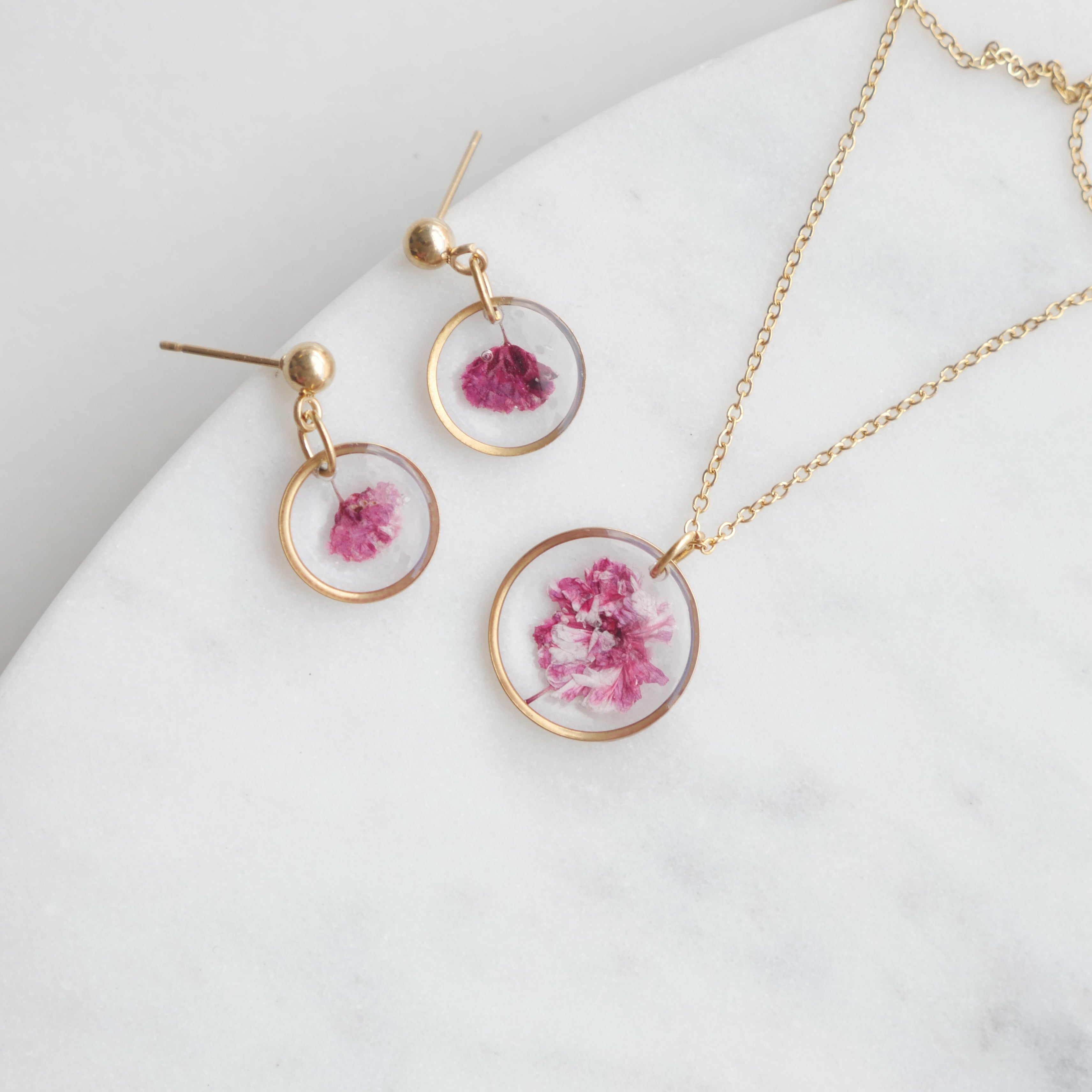 Parure Gigi fuchsia ronde avec collier et boucles d’oreilles