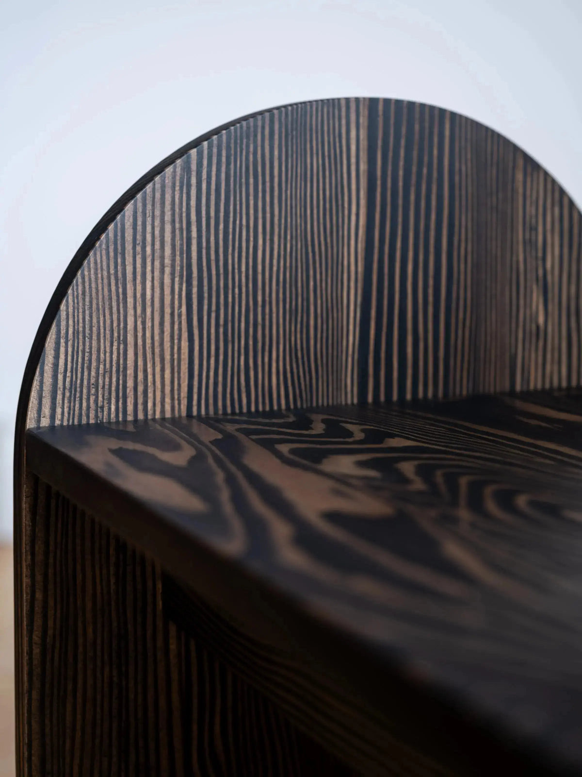Tabouret et table d’appoint BUIS | Bois massif | Fait à la main au Québec