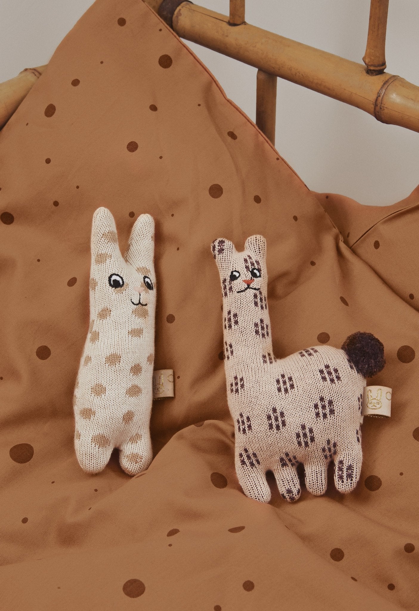 Hochet pour bébé Lapin | Tricot de coton | Doux et ludique