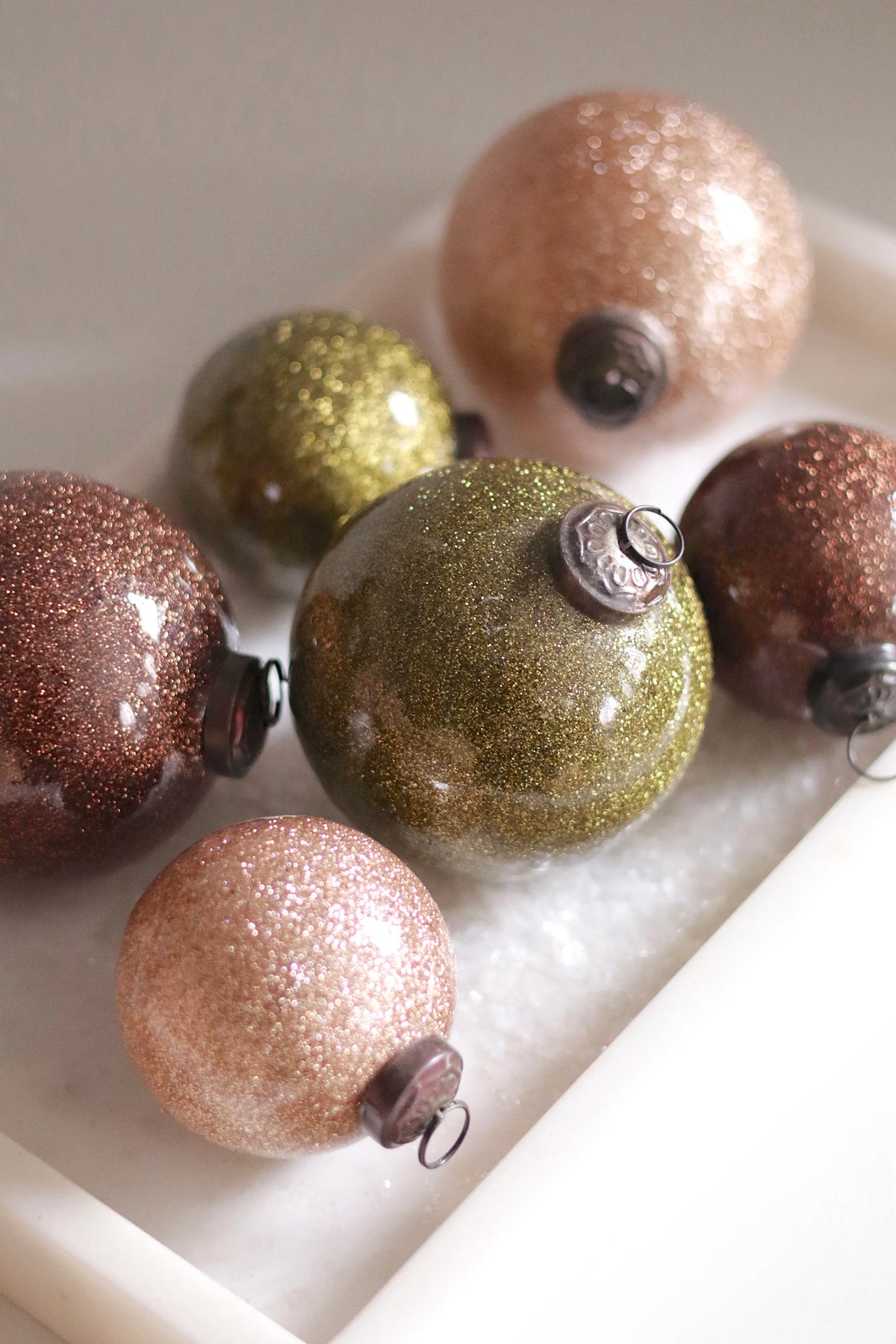 Boule de Noël scintillante Glitter Ball | Rose poudré | 4 po
