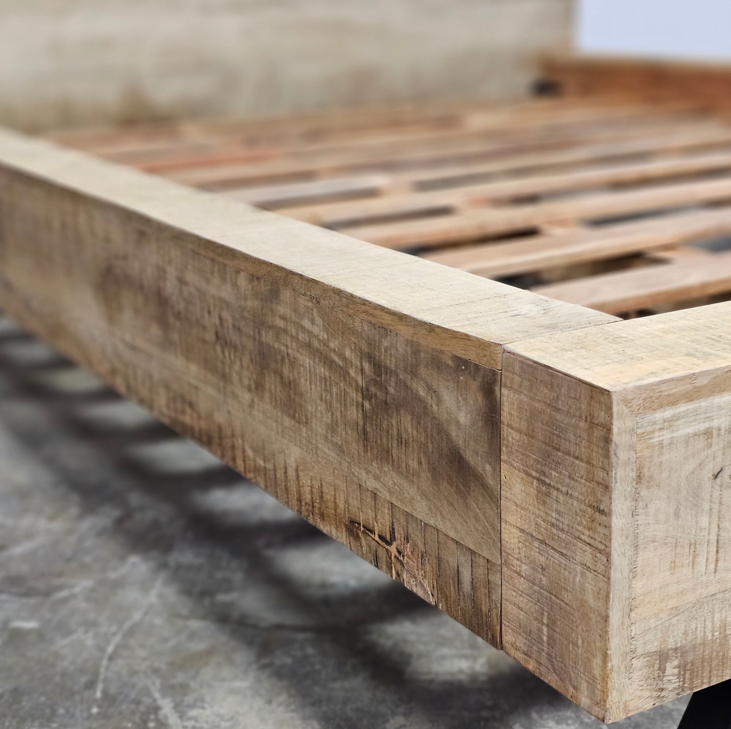 Cadre de Lit King en bois massif de Manguier