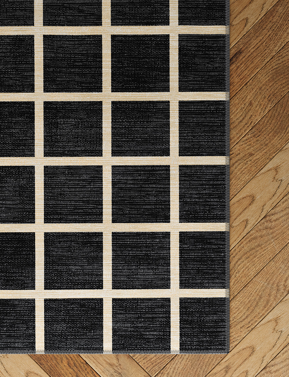 Tapis Caper Noir & Naturel à Carreaux | Design Moderne