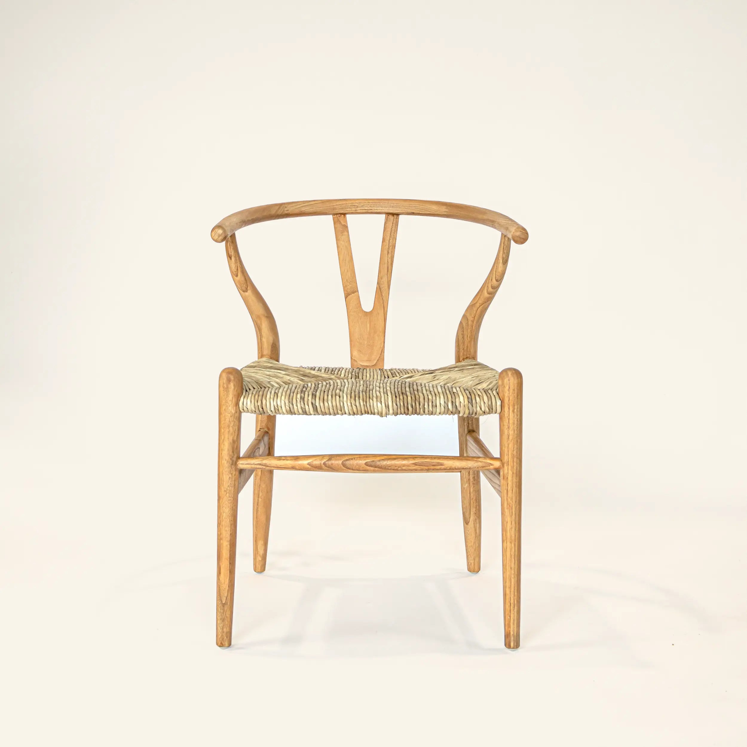 Chaise wishbone en teck et écorce de bananier