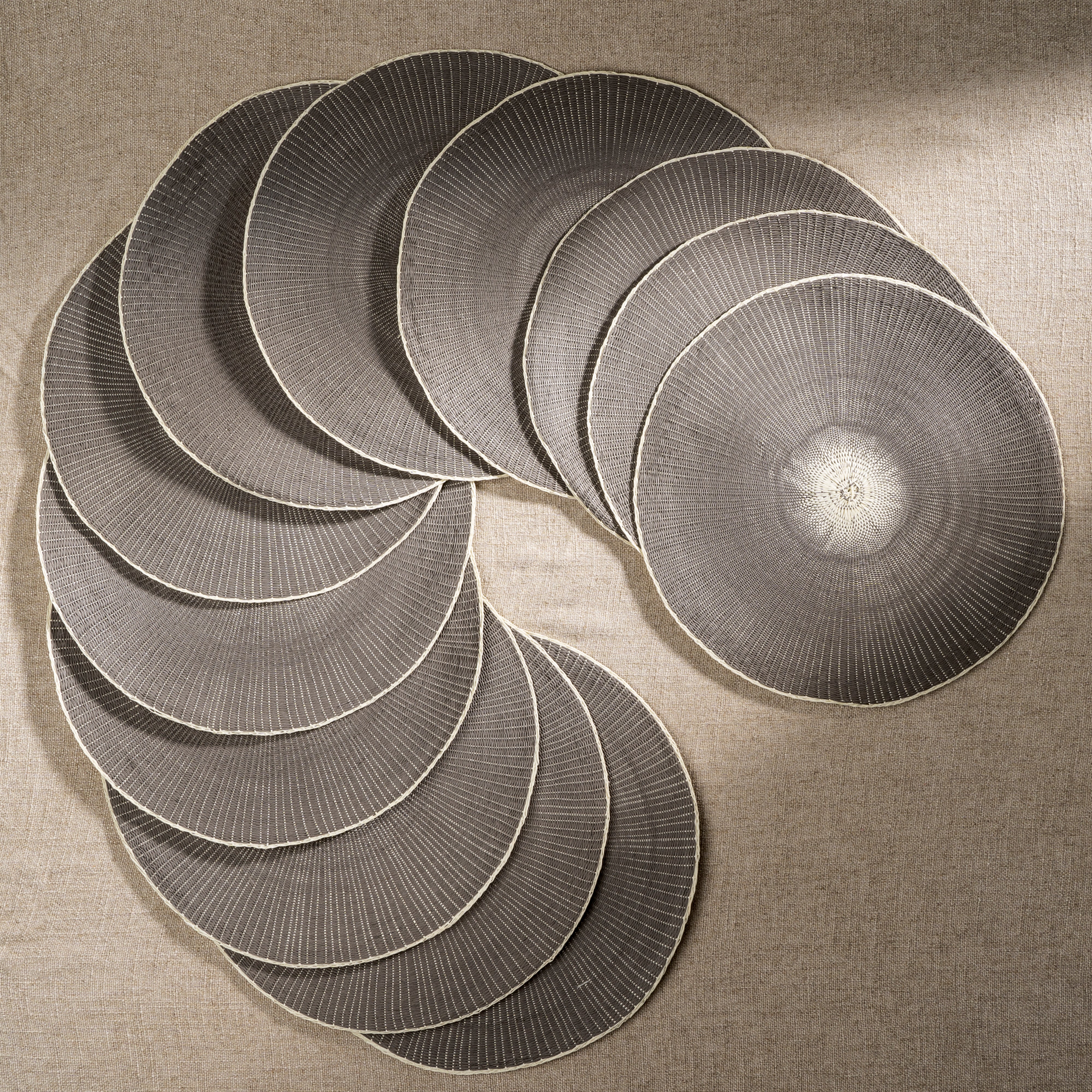 Naperon de Table Tressé Willa | Gris | Tissage Artisanal en Fibre de Papier