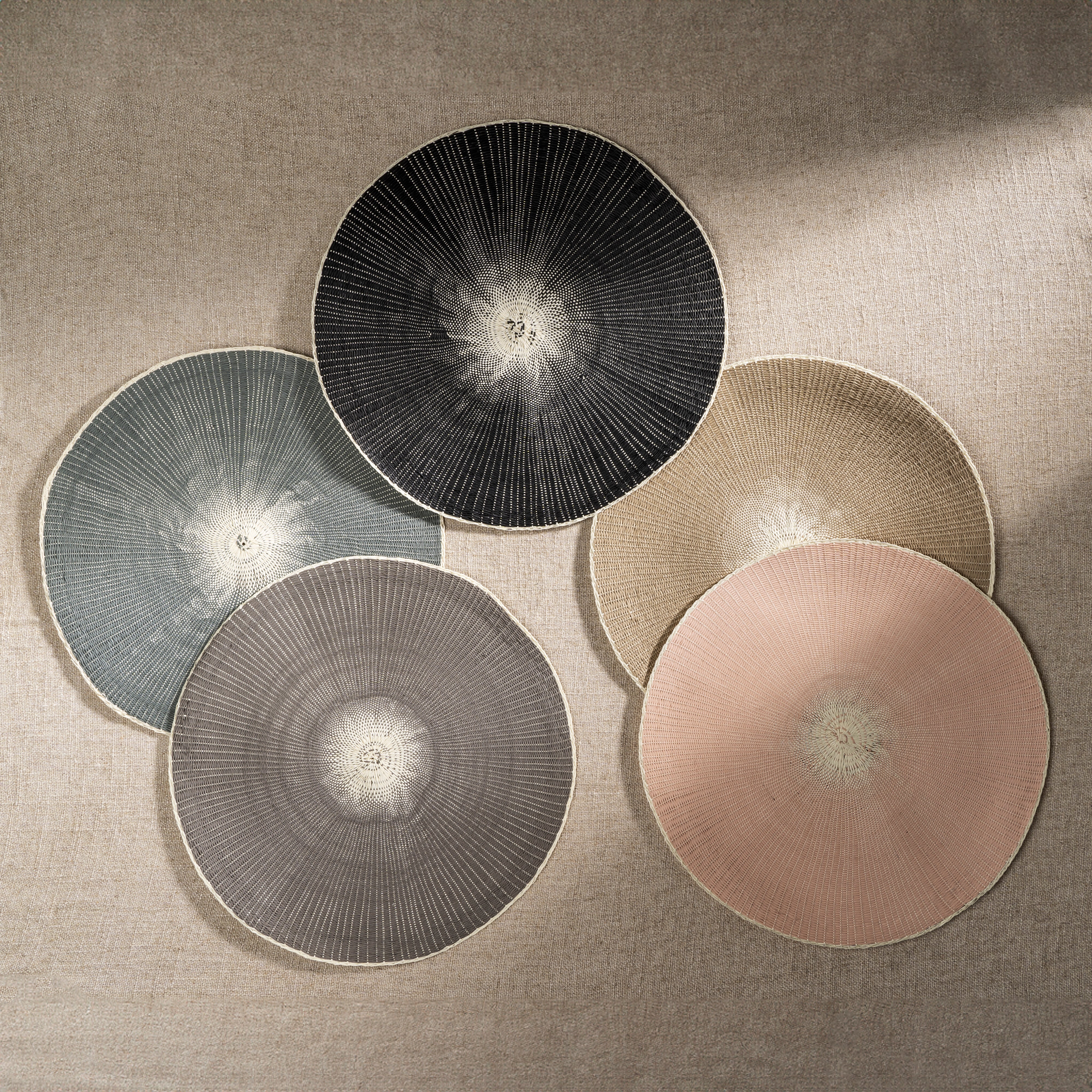 Set de Table Tissé à la Main Willa | Noir | Élégance Artisanale et Polyvalente