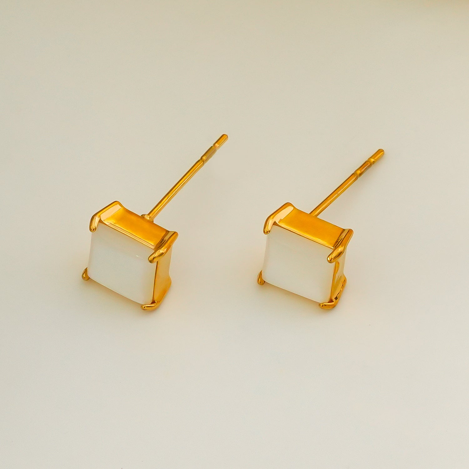 Boucles d’oreilles Erith | Coquillage naturel et finition or 18 carats infusé