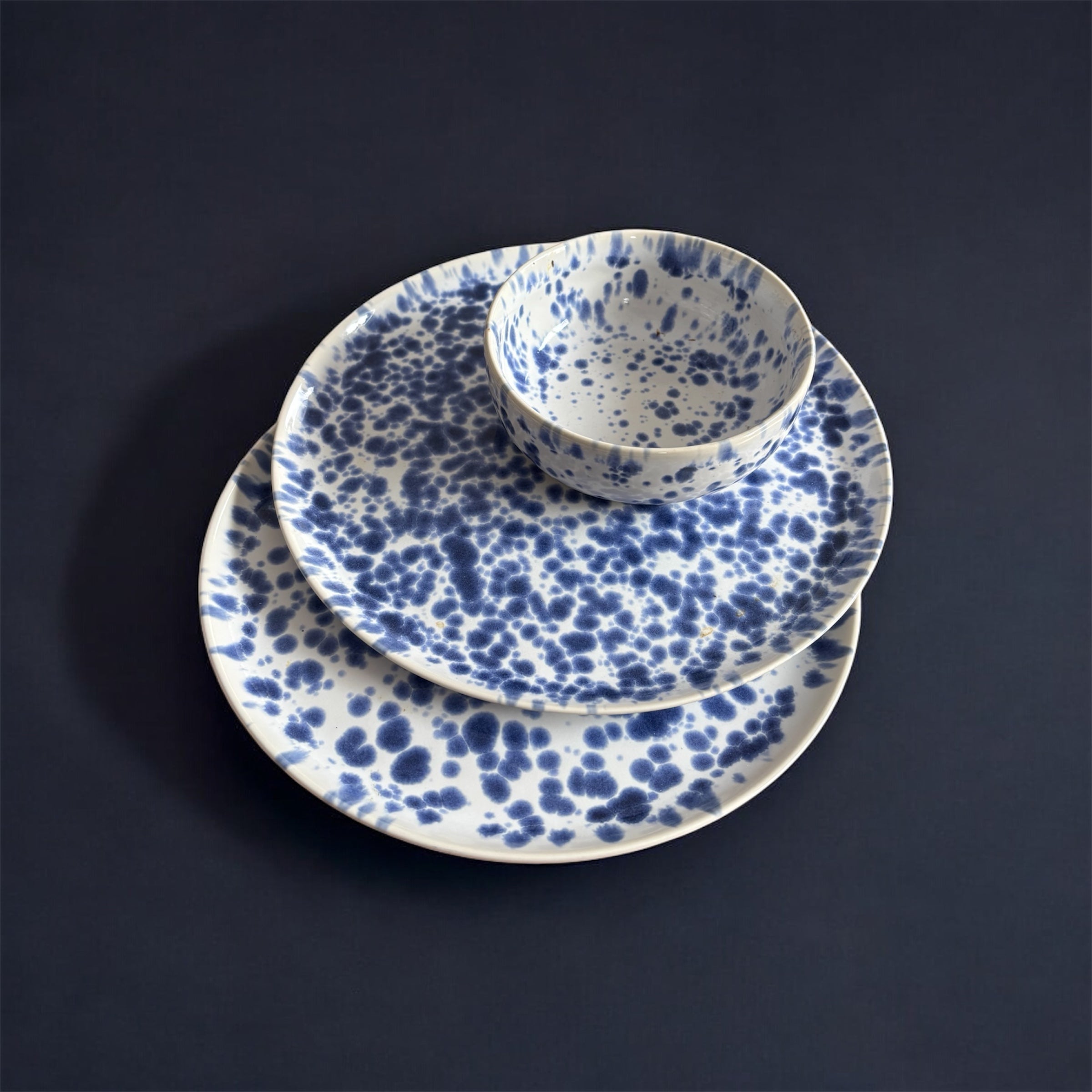 ASSIETTES & BOL EN CÉRAMIQUE BLEU/BLANC – MILO PORTUGAL | LOT 2 + BOL