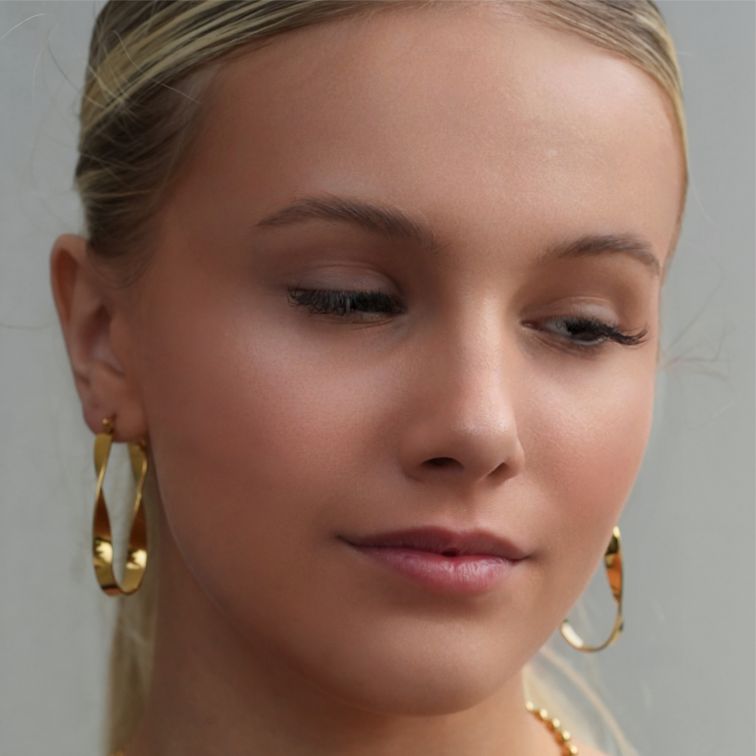 Boucles d’oreilles Gisela | Finition en or pur 18 carats | Anneaux torsadés