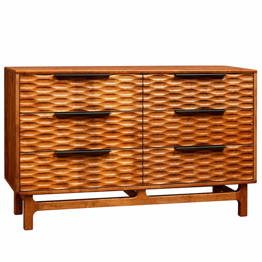 Commode en bois clair à 6 tiroirs, poignées noires, motif ondulé en façade