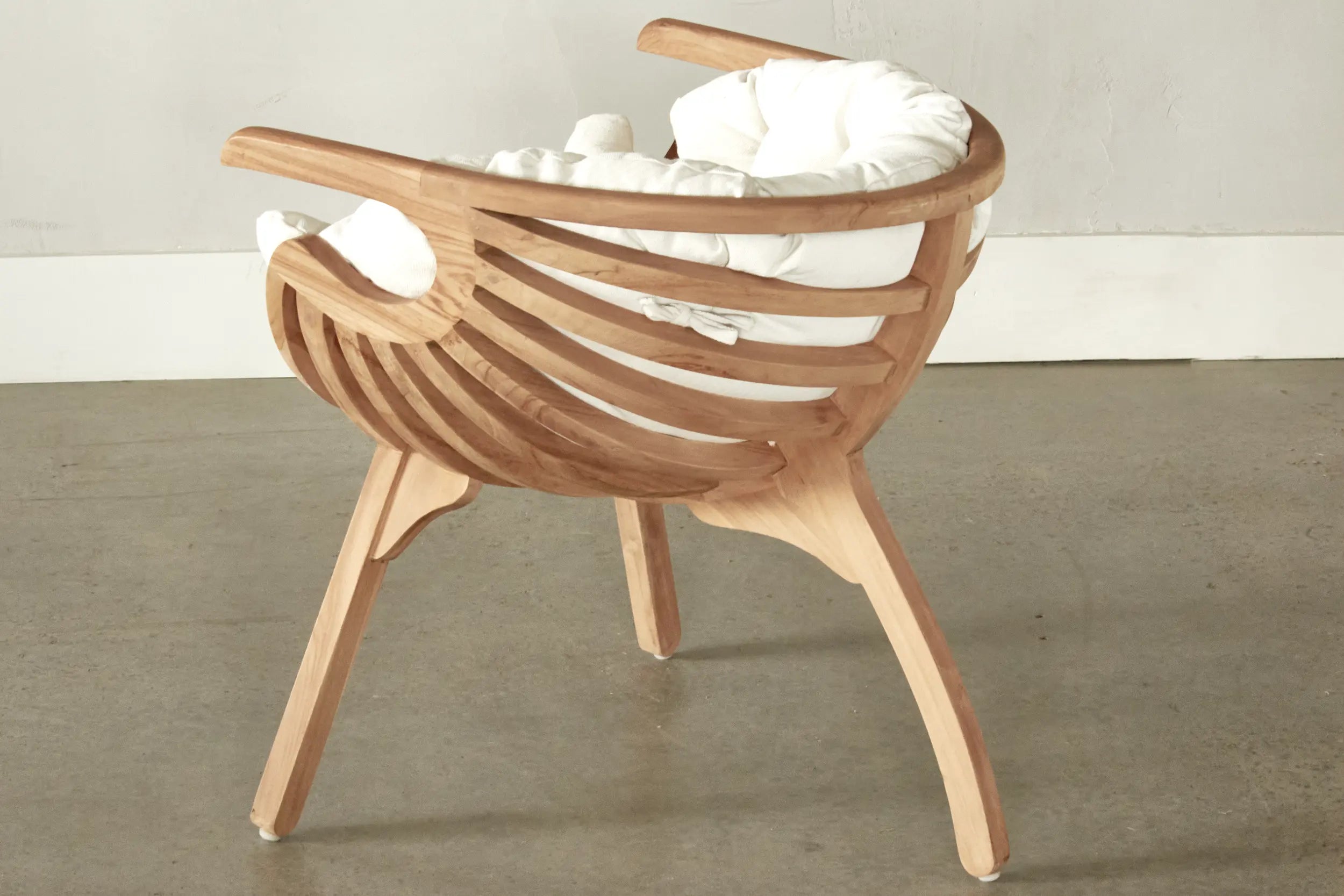 Chaise Shell en Teck Massif | Design Organique