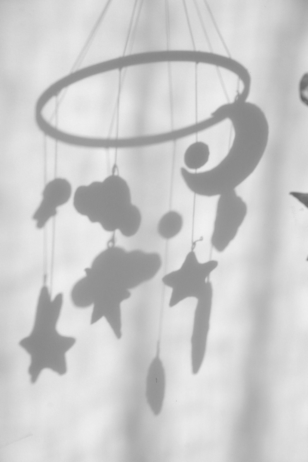 Mobile Céleste en Coton Mâché | Charme Éthéré pour Chambre de Bébé