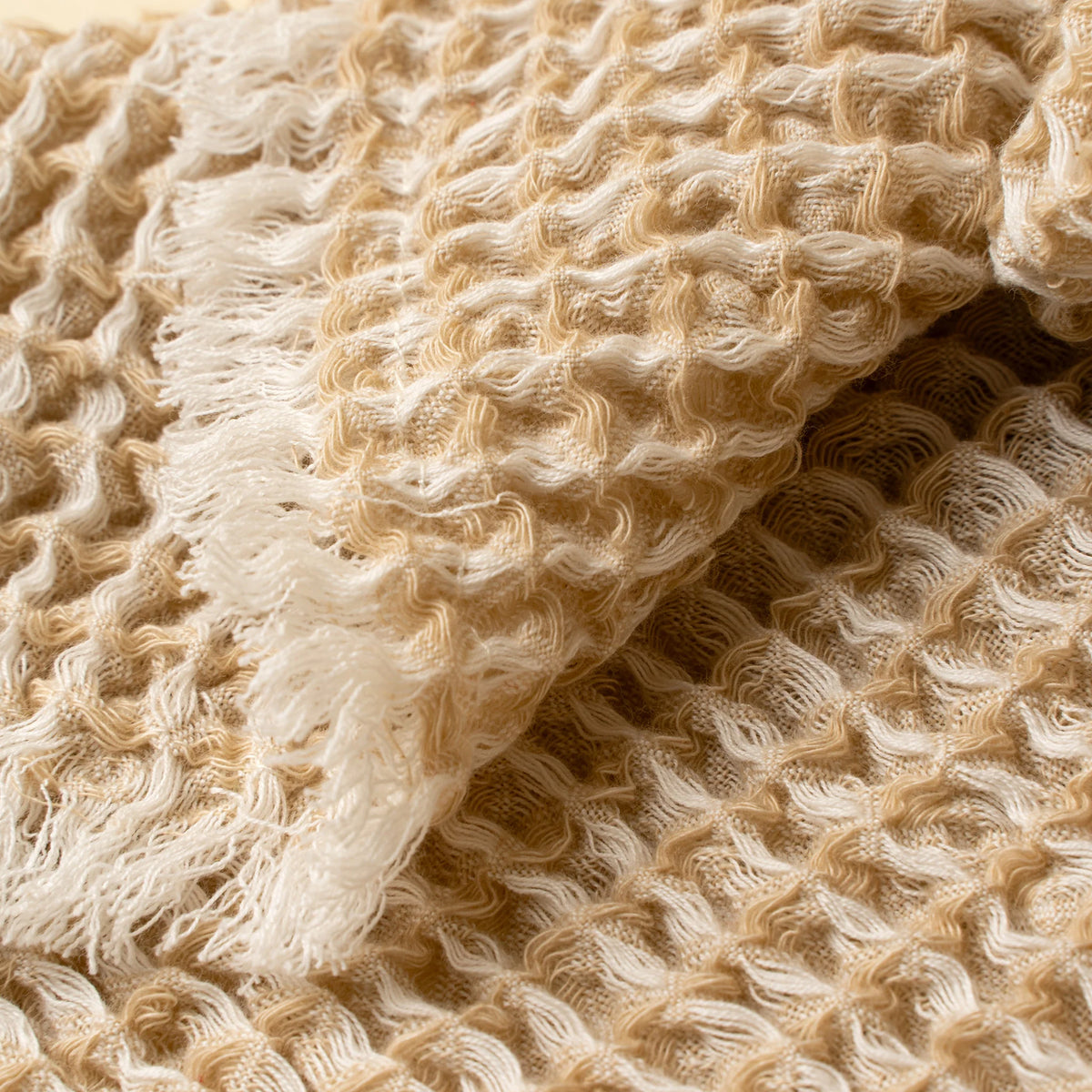 Jeté gaufré Nora en coton | 50 × 60 po | Franges