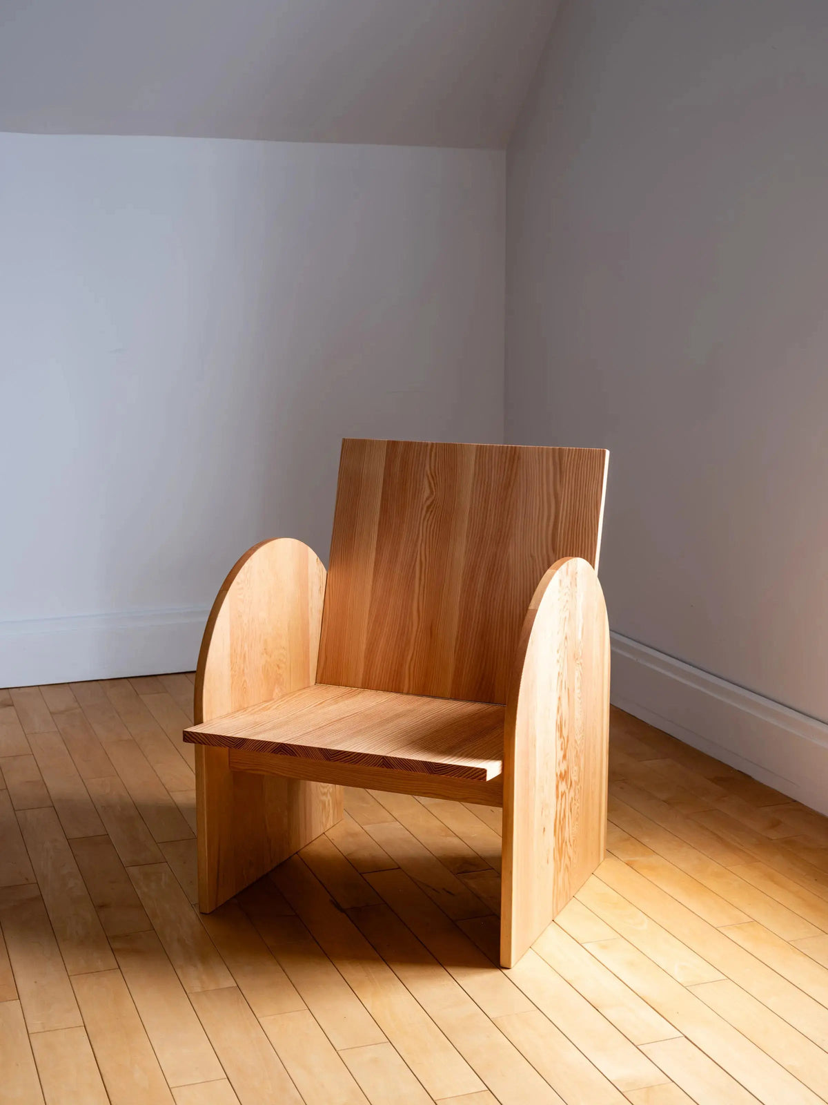 MUGO Armchair | Solid wood | Handmade in Quebec