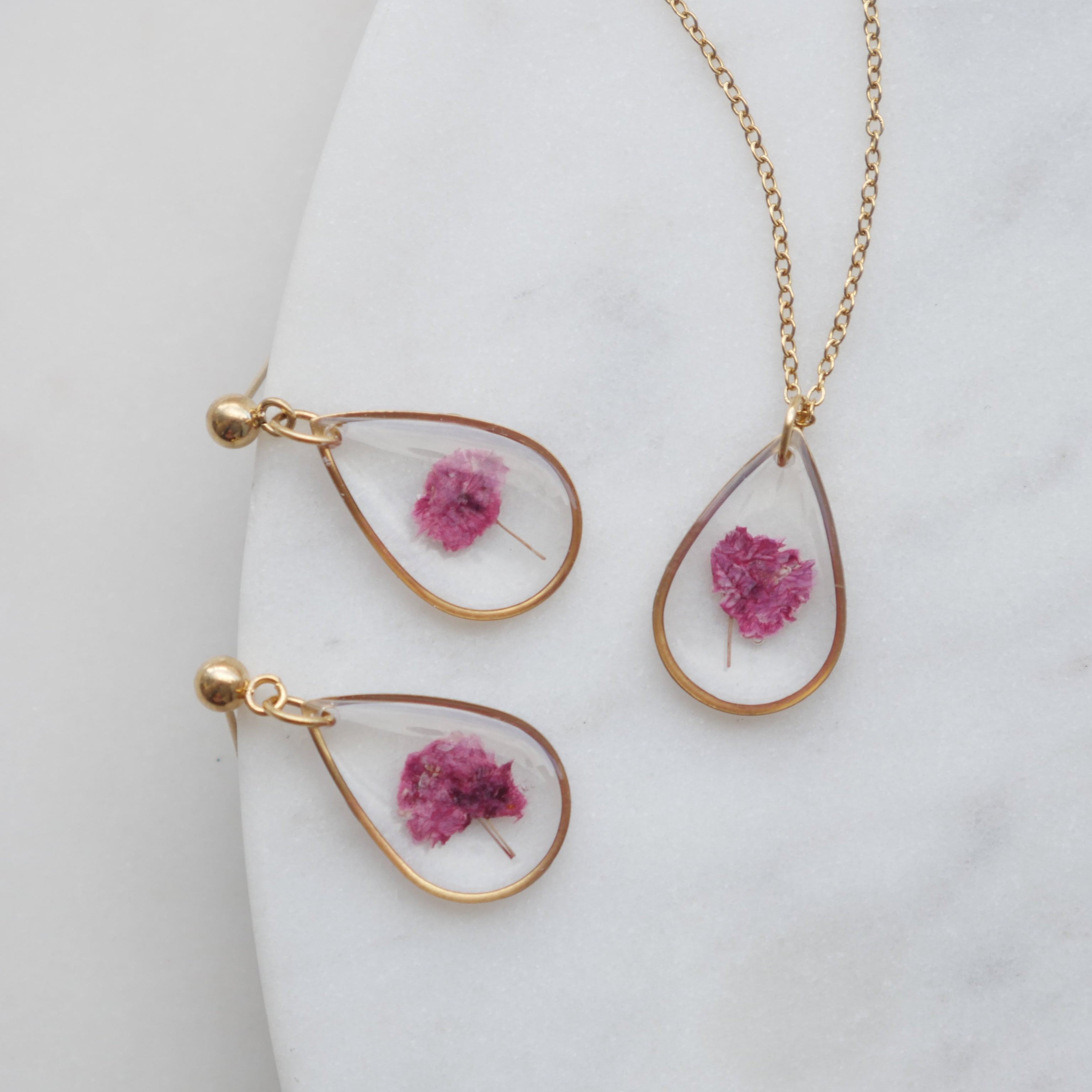 Parure Gigi fuchsia avec collier et boucles d’oreilles fleurs séchées