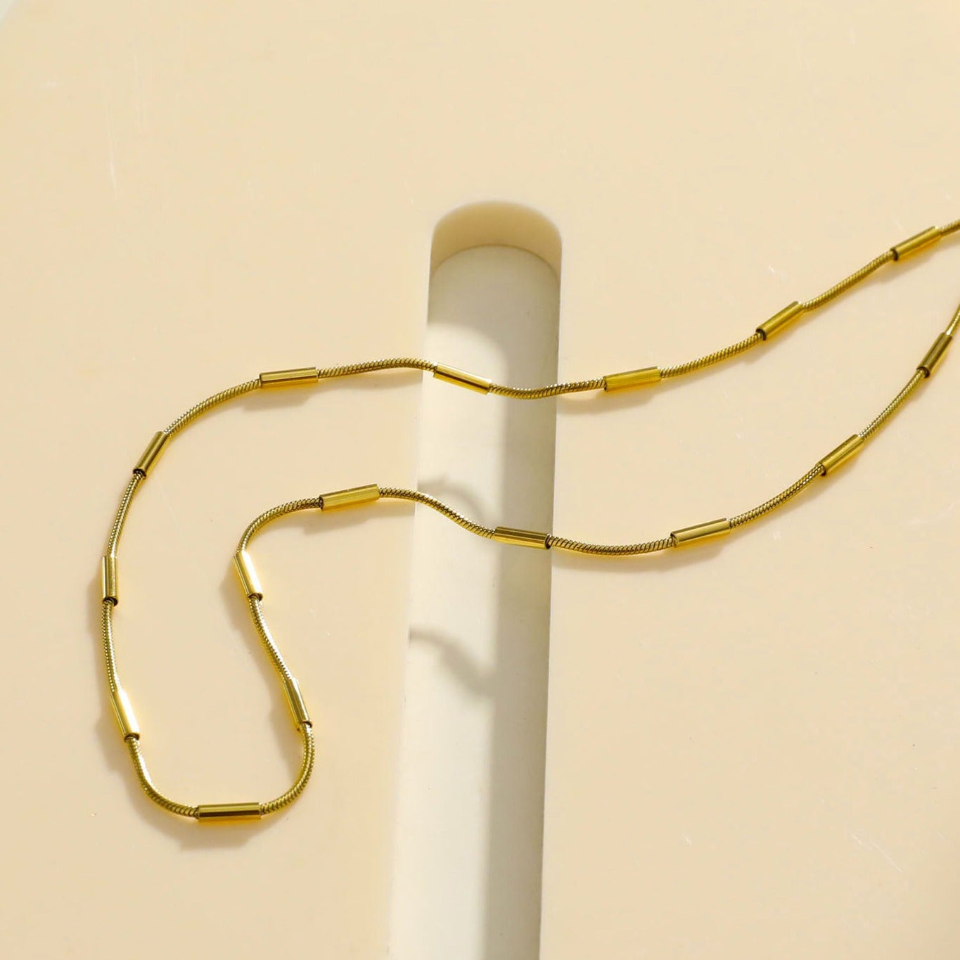Collier Cyrillia | Or 18 carats infusé | Chaîne à perles tubulaires