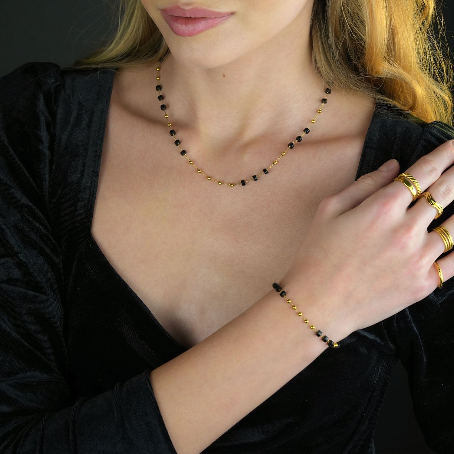 Bracelet Rosario en onyx noir et perles dorées | Pierre naturelle