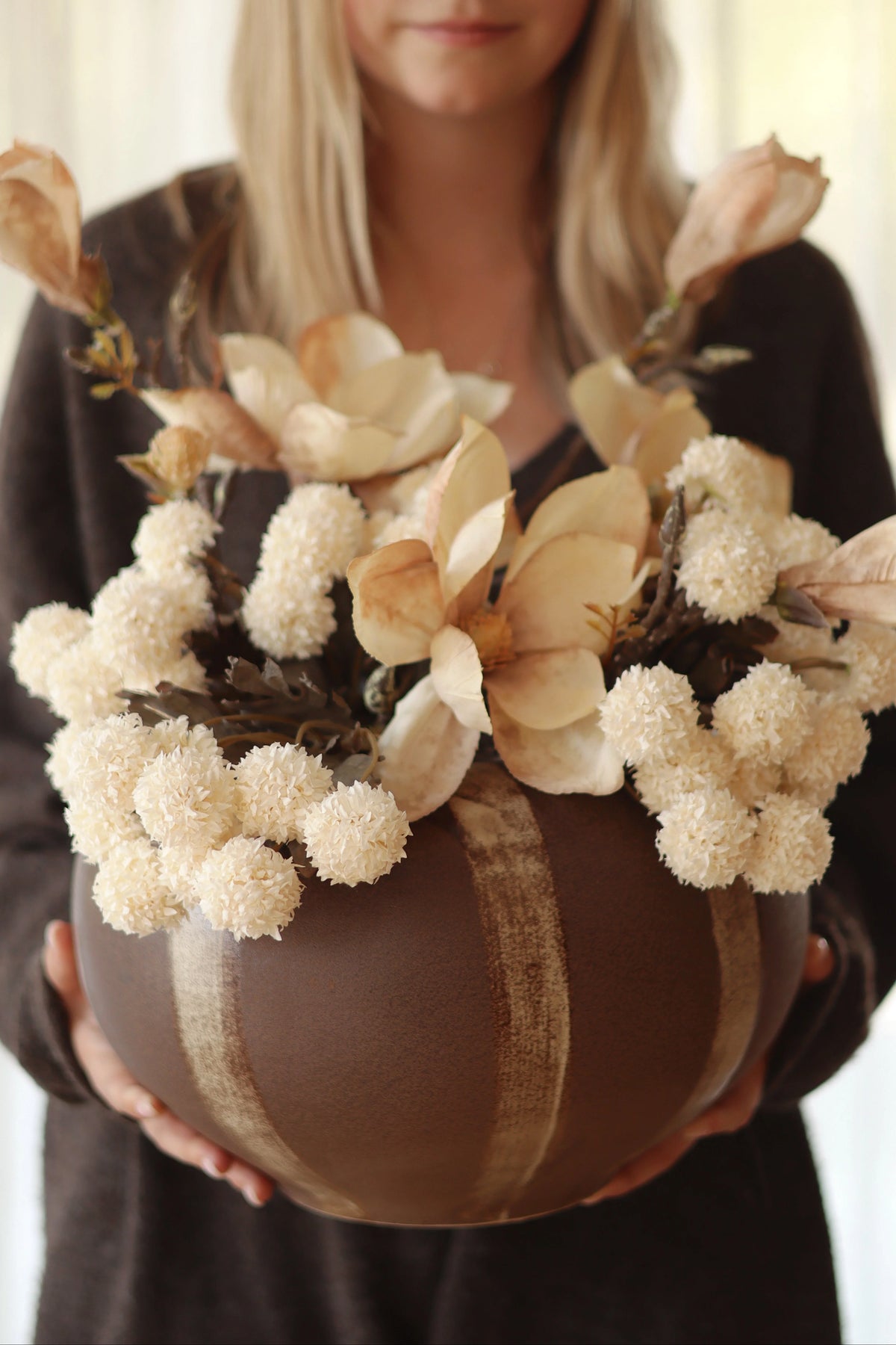 Vase décoratif Makonde en céramique brun et blanc crème