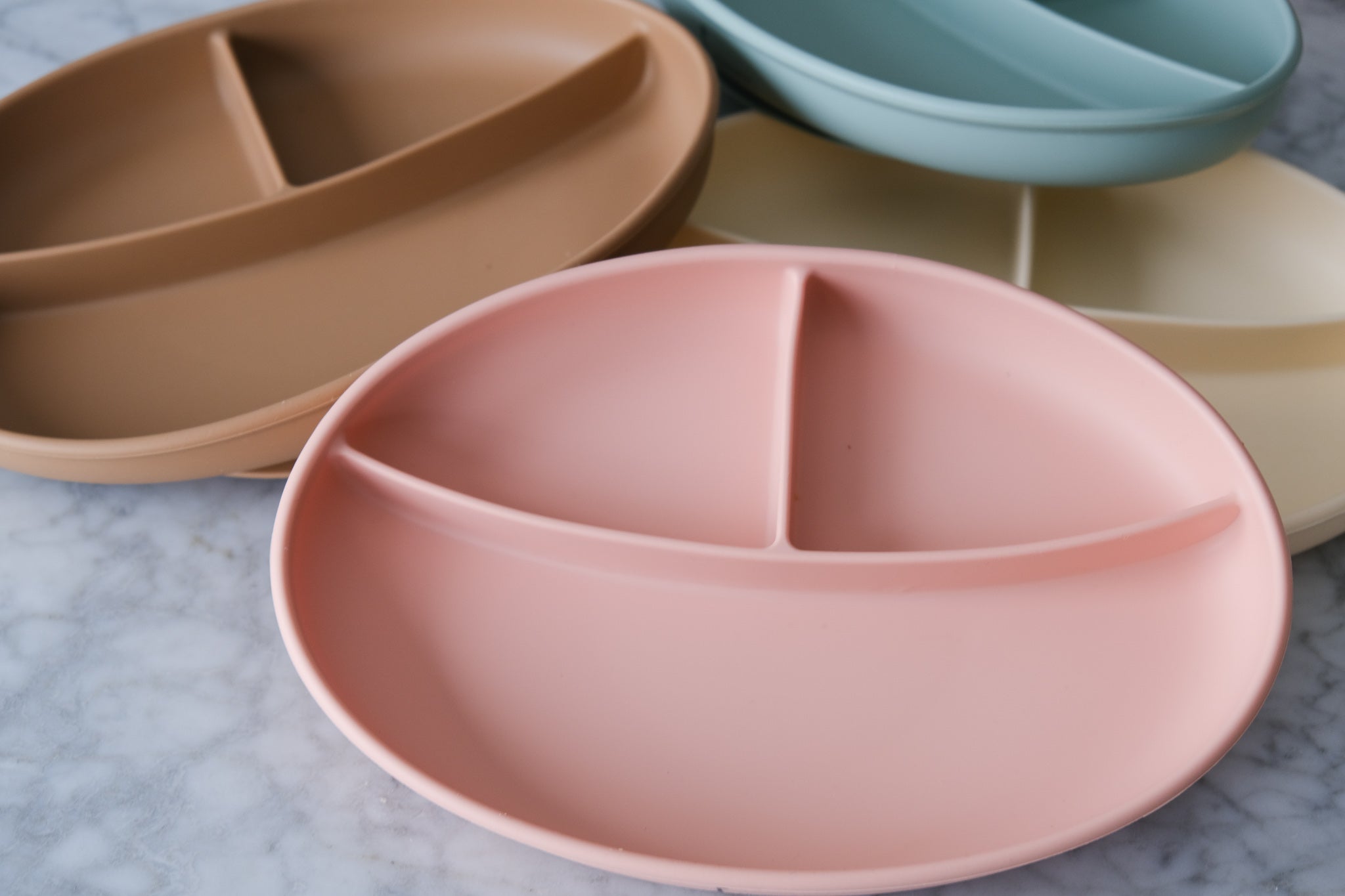 Assiette à succion divisée en silicone - Les Trouvailles de JustineBébés et tout - petitsMicassoandcoBlanc crème