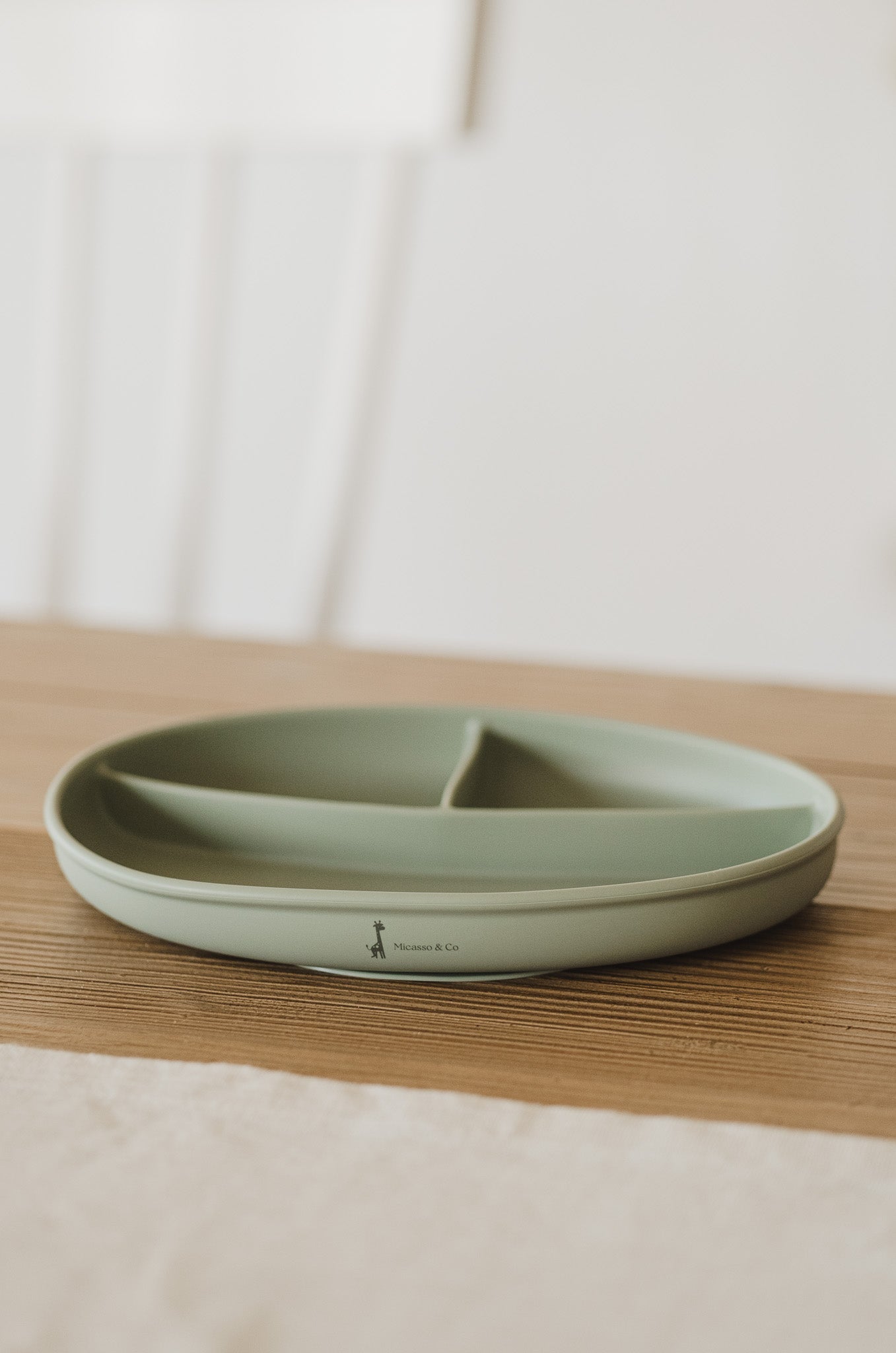 Assiette à succion divisée en silicone - Les Trouvailles de JustineBébés et tout - petitsMicassoandcoVert tendre