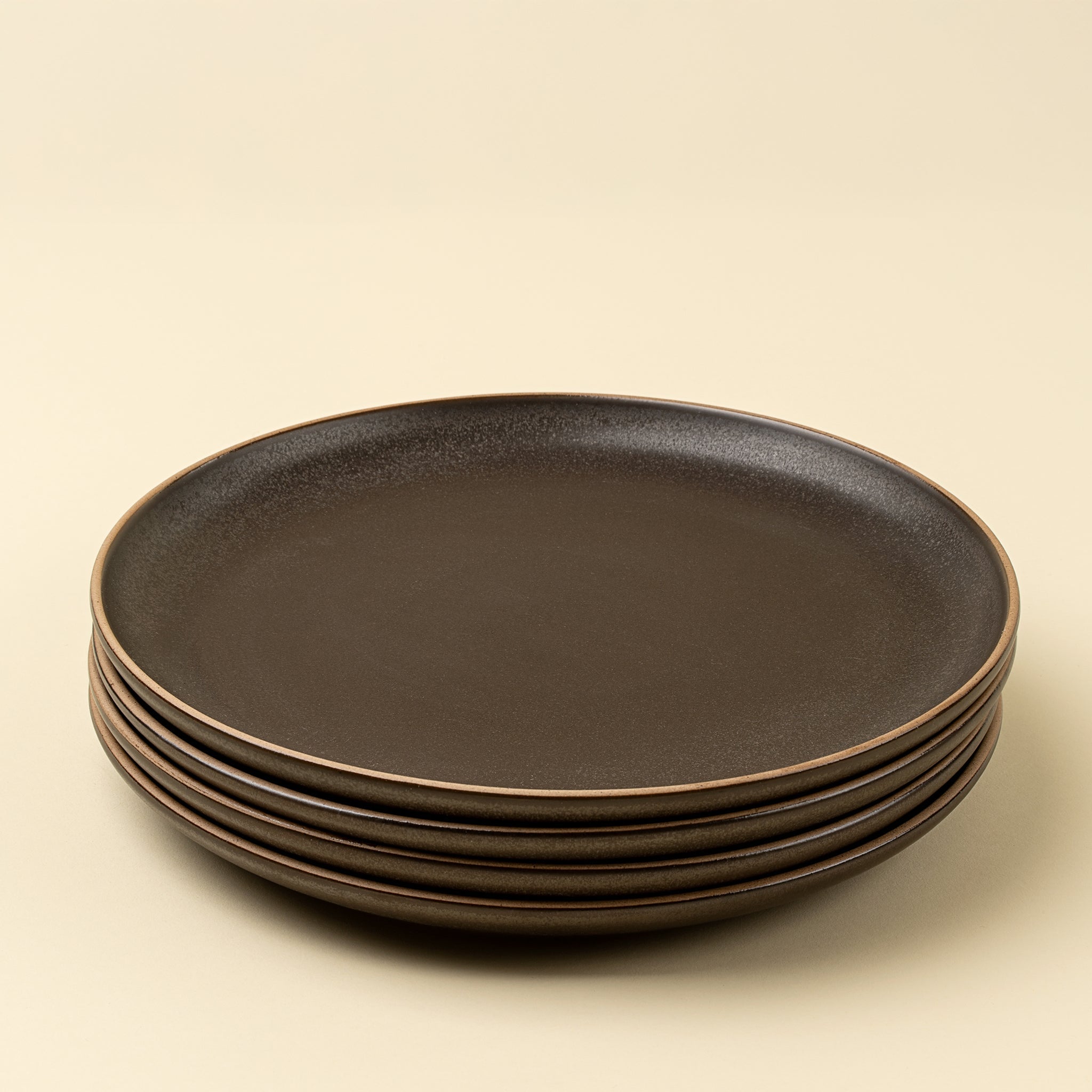 Assiette plate Rowe en grès | Finition espresso | Indaba - Les Trouvailles de JustineIndaba Home