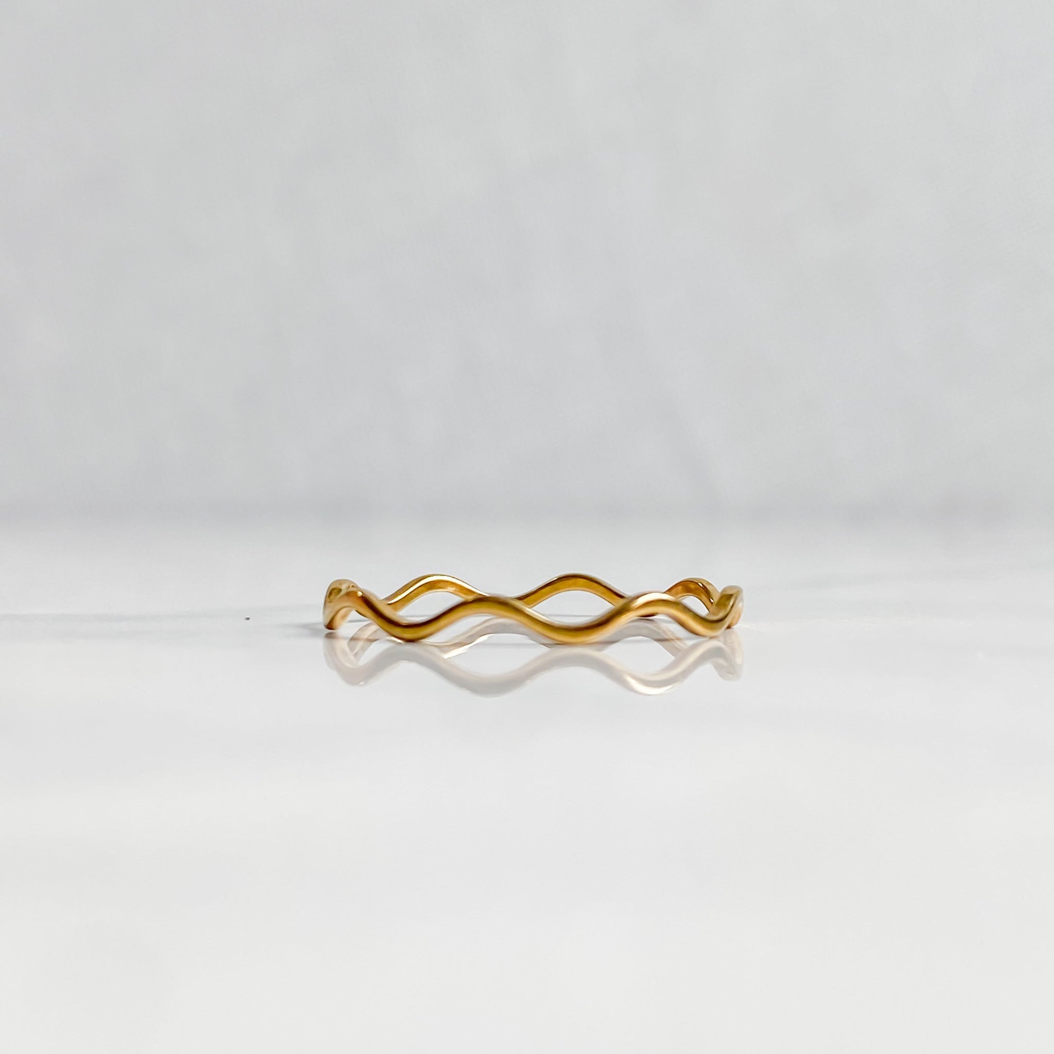 Bague ondulée dorée en acier inoxydable plaqué or 18K | NAÏA - Les Trouvailles de JustineBague doréeLunaki Design7