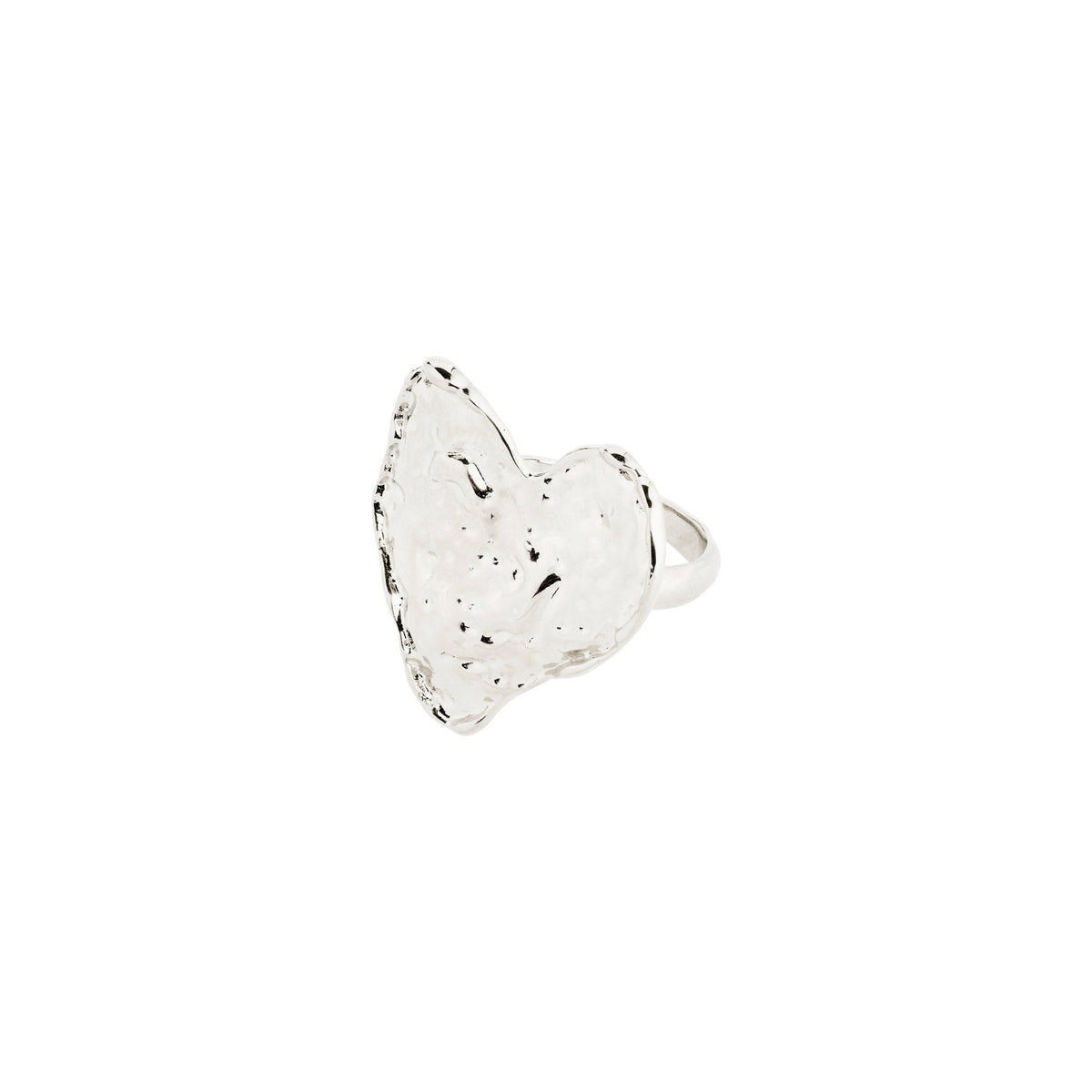 Bague cœur martelé plaquée argent, anneau en métal, vue de face.
